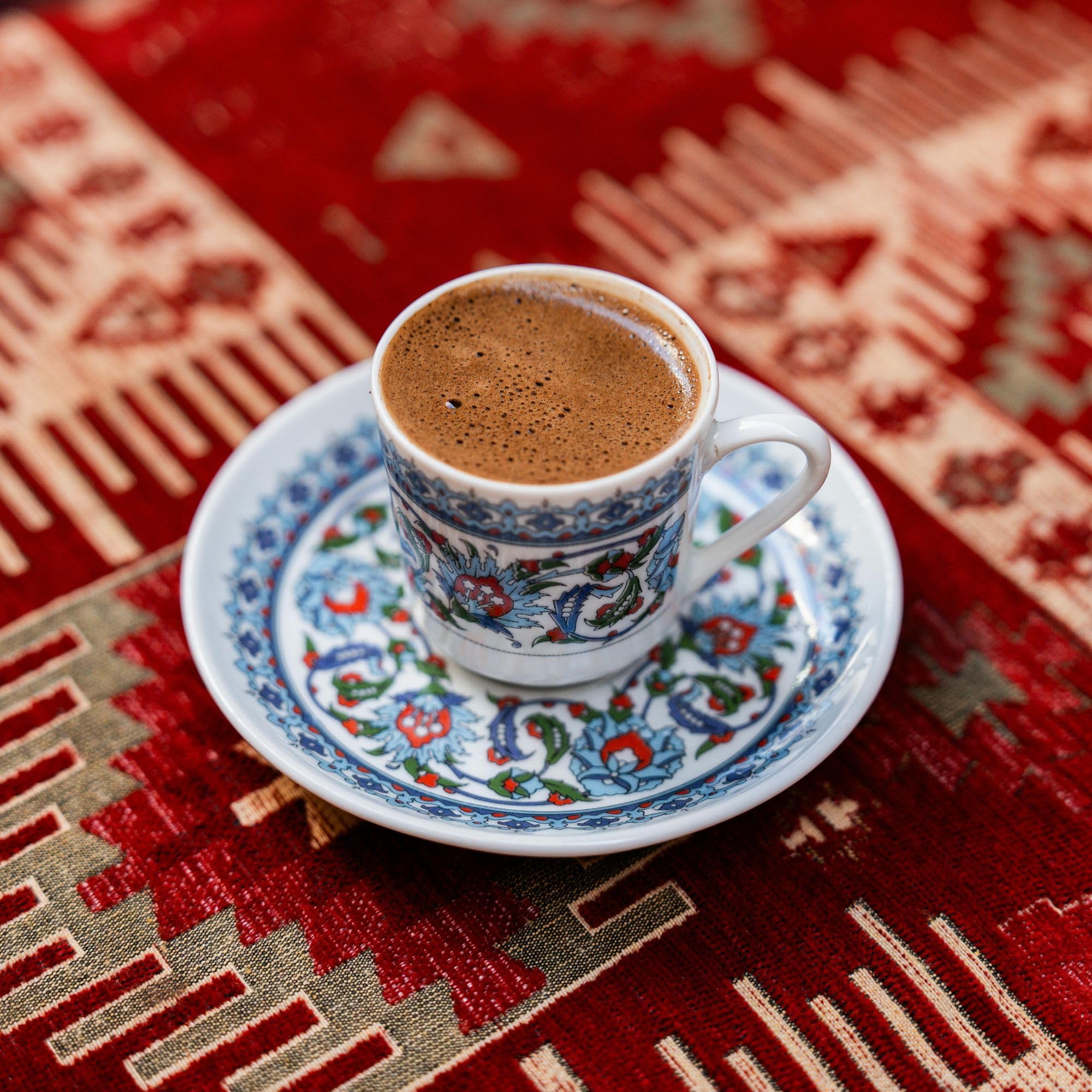 Kütahya Porselen Topkapi Türkische Kaffeetassen 12-teilig, aus Porzellan, 6 Mokkatassen 70 ml mit 6 Untertassen, İznik Dekor, Türkischer Kaffee Espresso Tassen Set, Floral