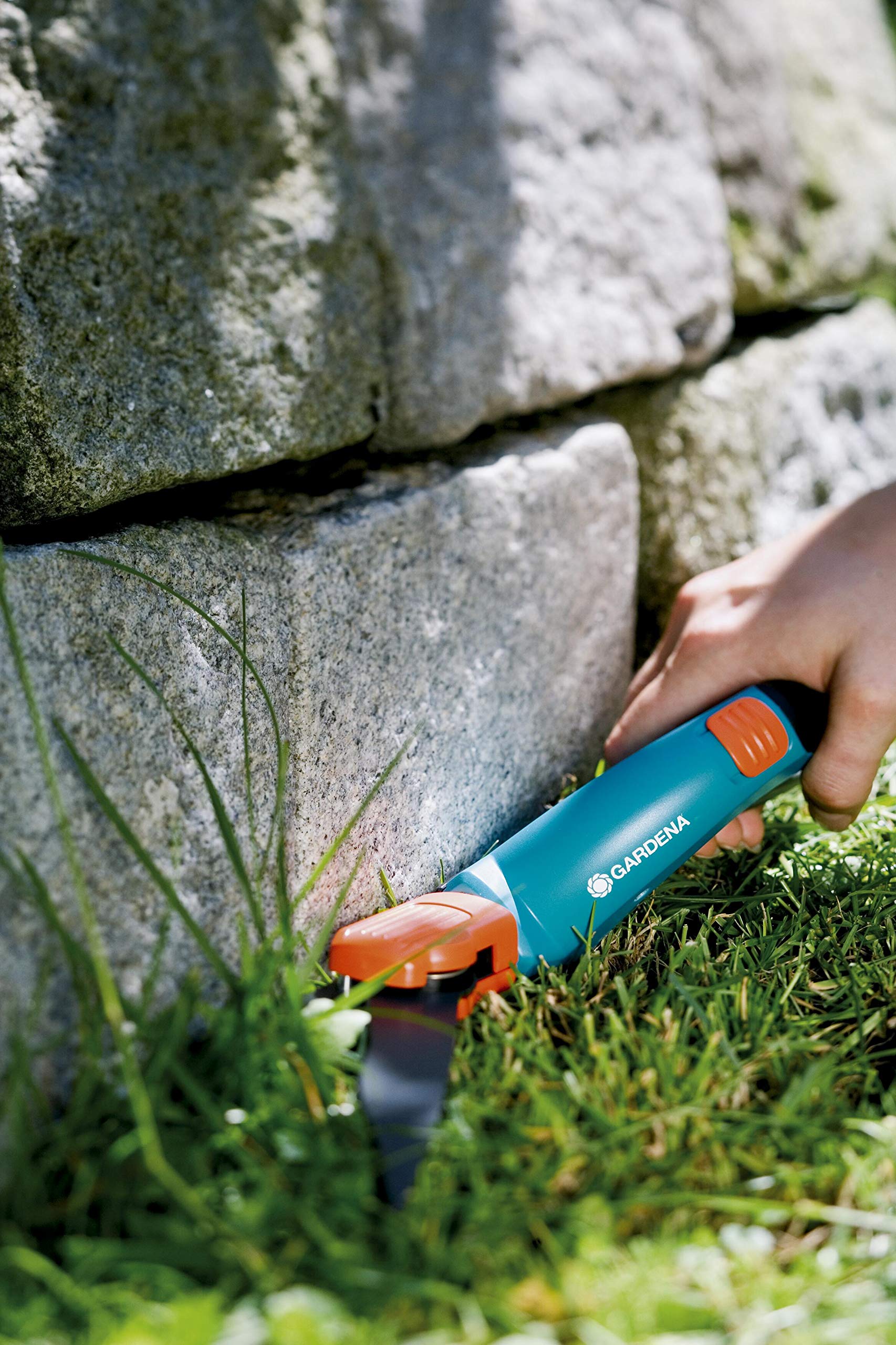 GARDENA Comfort Grass Scissors, Rotatable: Grass Scissors with 360° Rotatable Cutting Edges, Corrugated Sharpening for Precise Cutting (8734-20) - 5