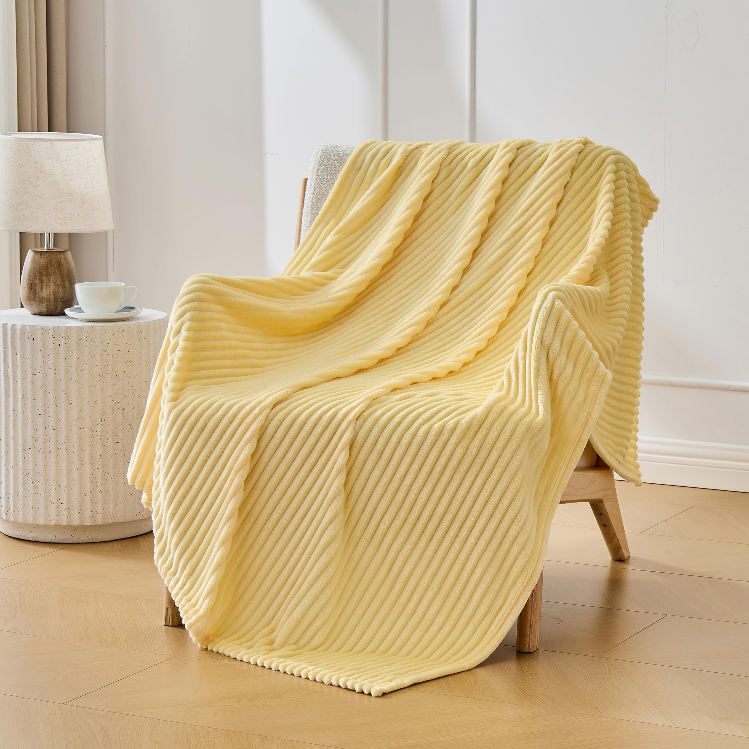 Amazon.com: Bnuitland Light Yellow Fleece Throw Blanket for Couch