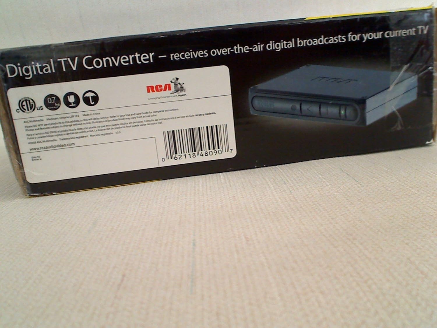 Iwaju view of the RCA DTA809 DTV Digital TV Converter Box.
