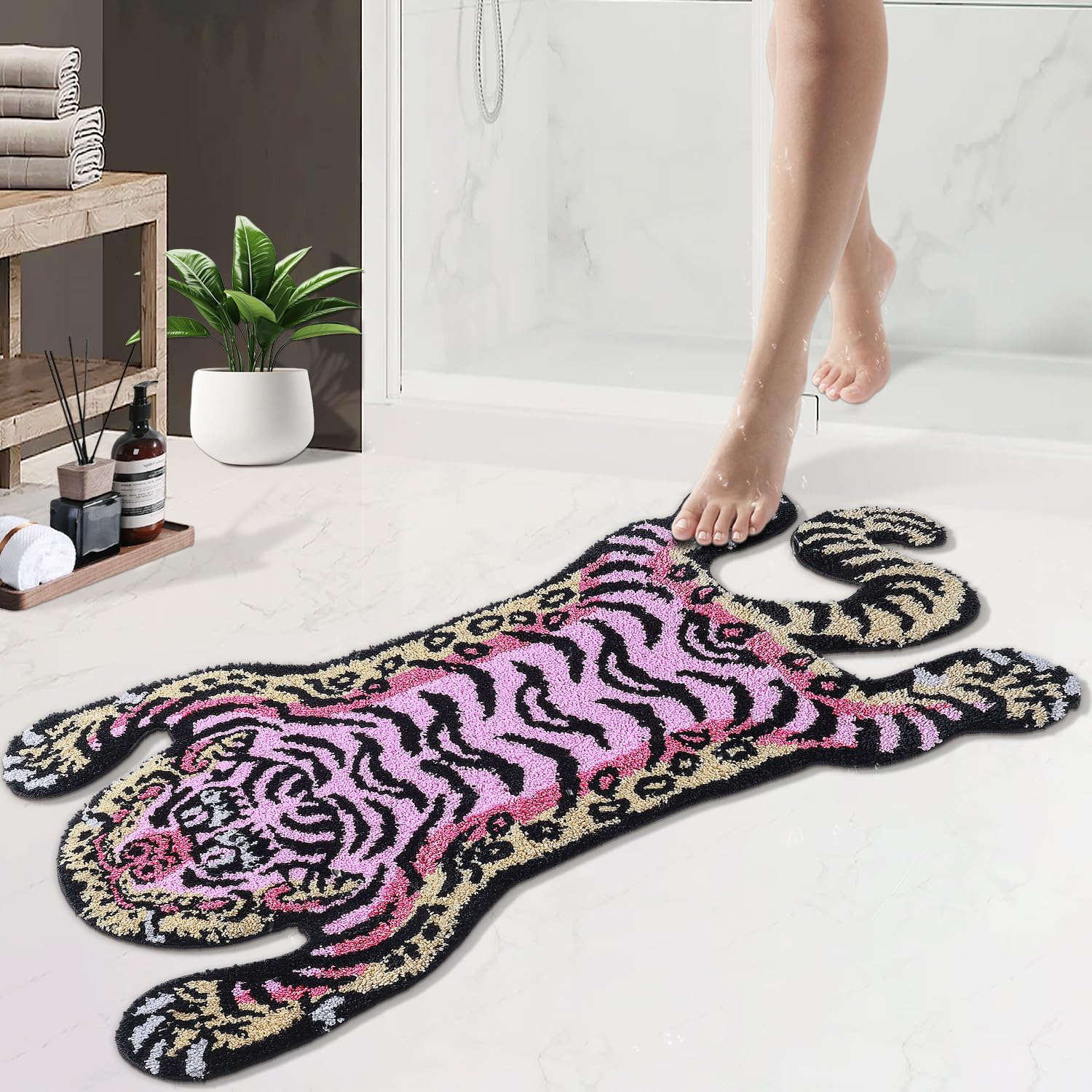 COMBLUE Tappeto da bagno con tigre, 101 x 61 cm, extra morbido e assorbente, in microfibra, motivo stravagante, antiscivolo, per camera da letto e soggiorno, lavabile in lavatrice, rosa