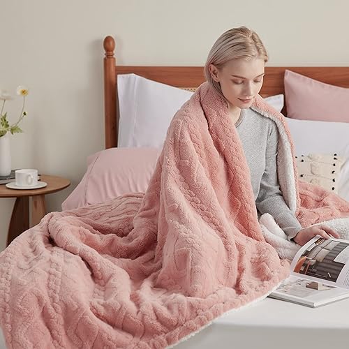 Miniatura 5 de Bedsure Manta Sherpa para sofá  Manta mullida, suave y acogedora para la cama, manta de vellón gruesa y cálida para todas las estaciones, rosa