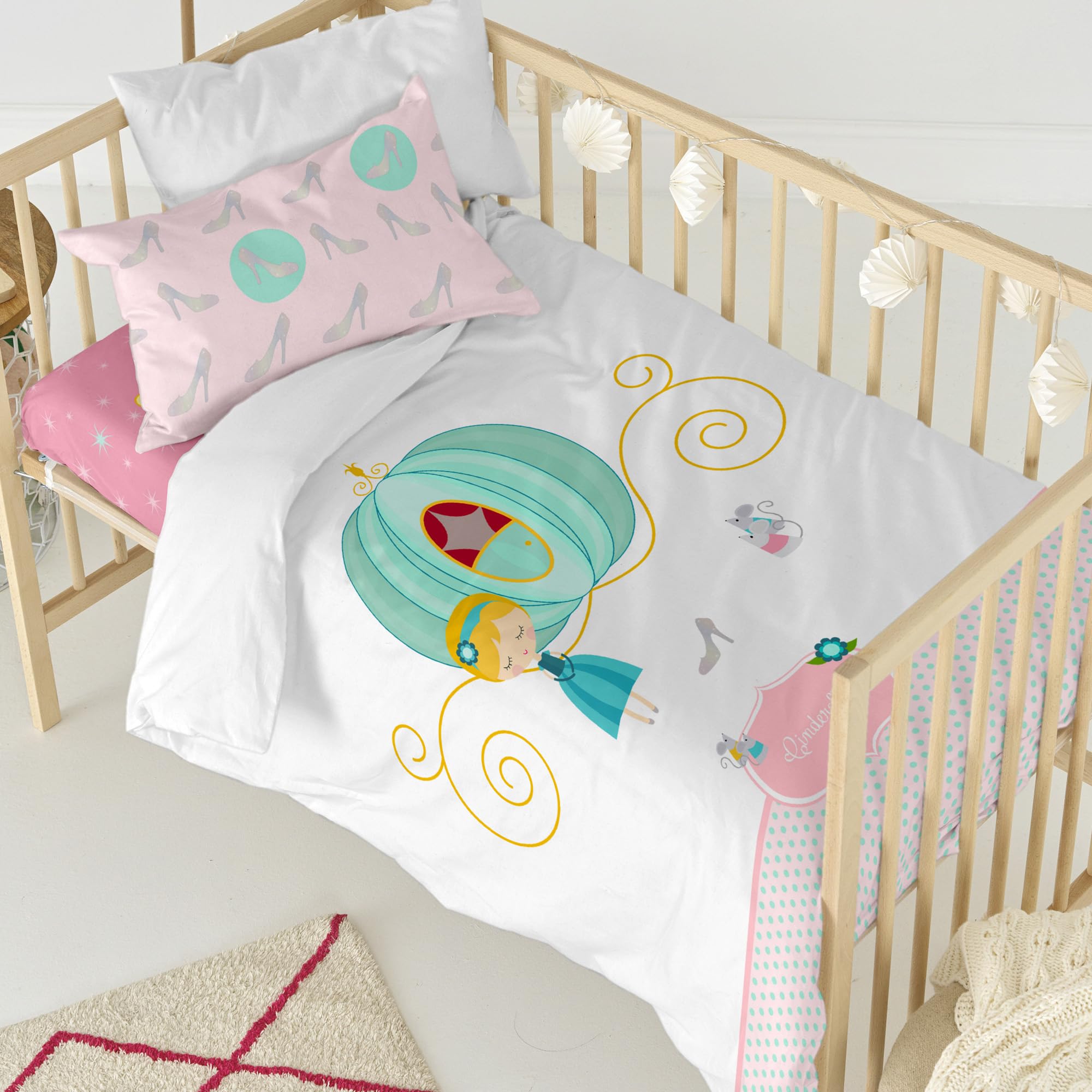 Lit bébé parfait avec la parure de lit citrouille chaleureuse