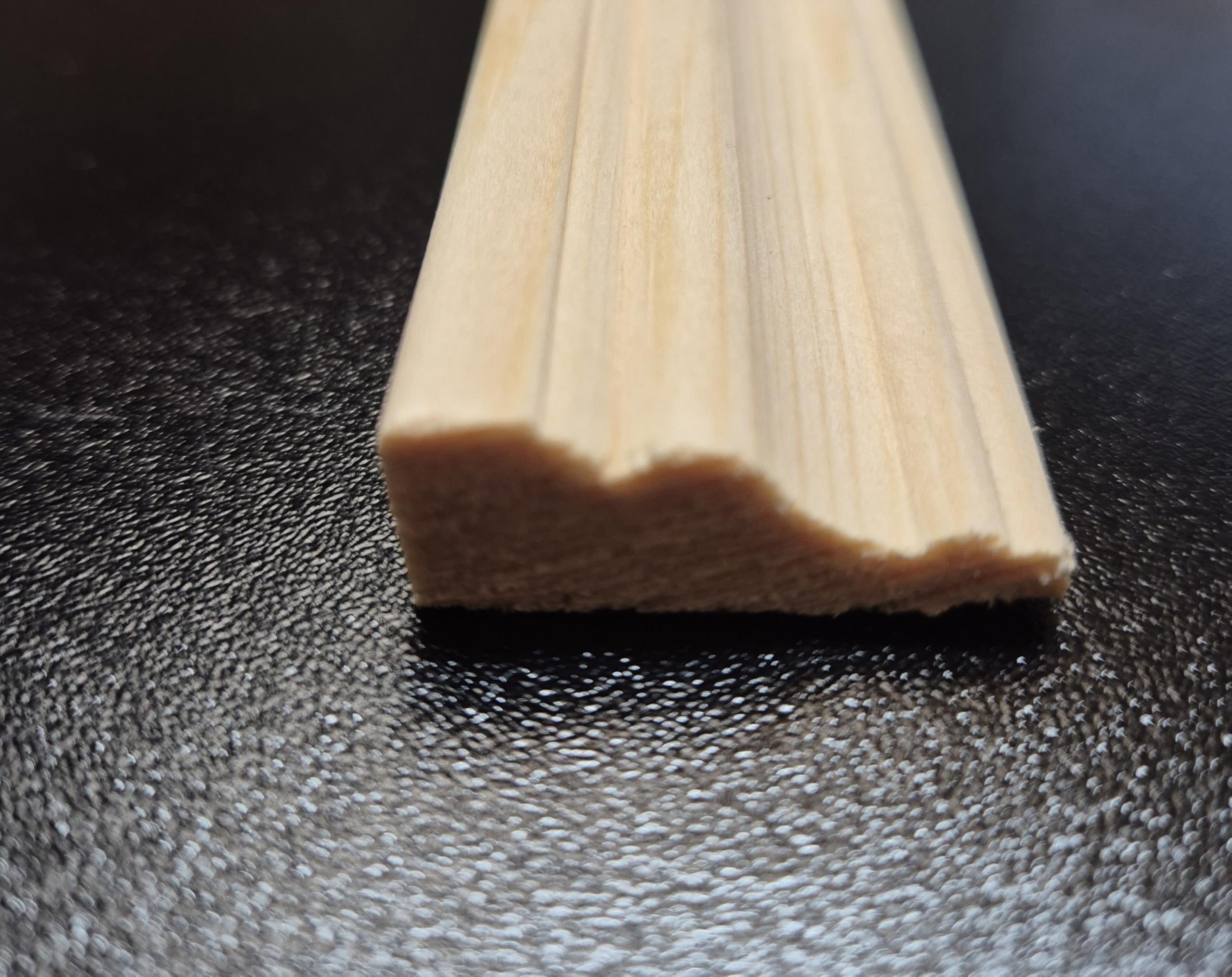 TM975 Pine Beading/Dado Rail/Pine Decorative Trim 1000 x 31 x 12mm PACK 5 Inc Adhesive Raw pine moulding