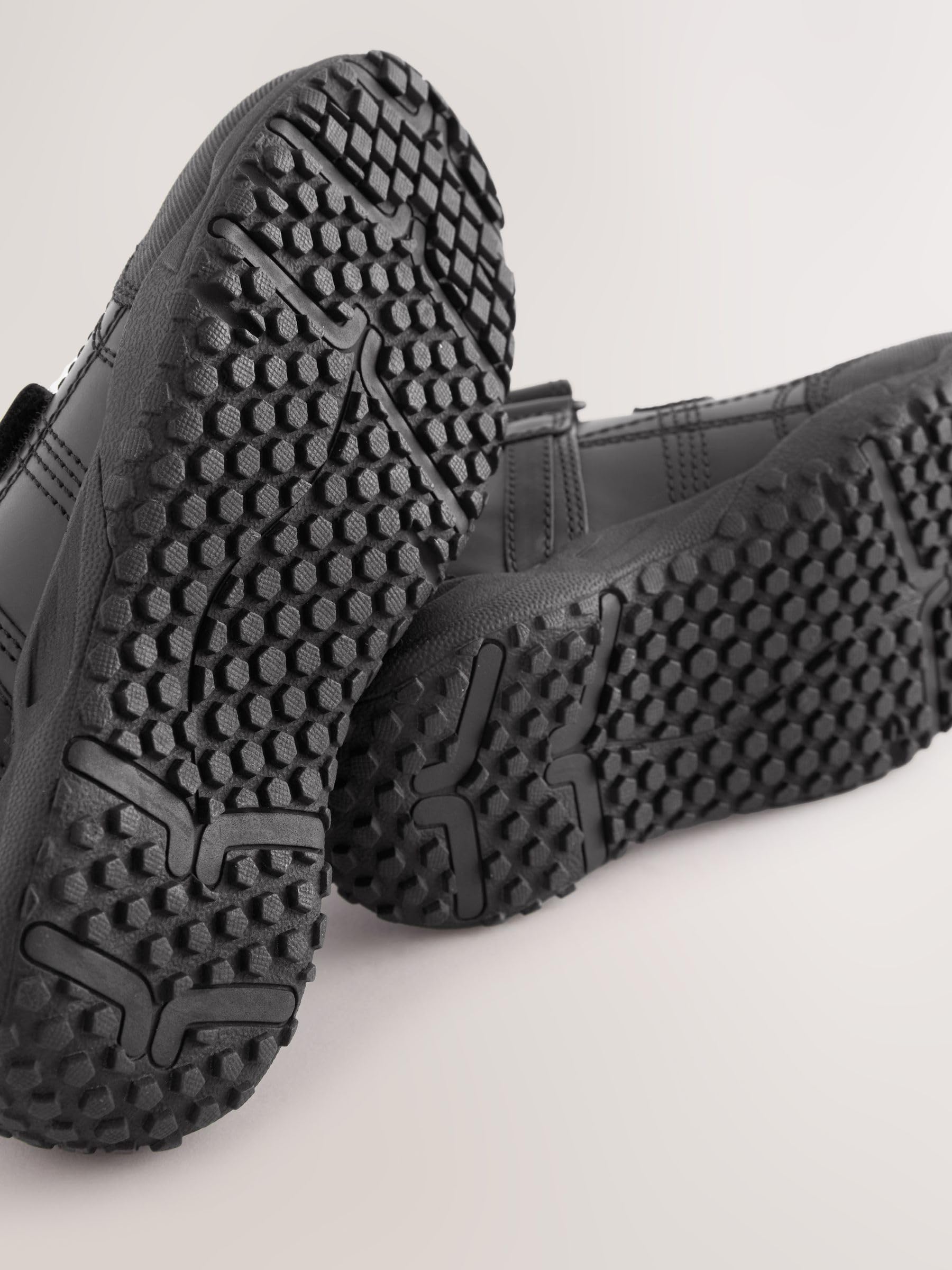 NEXT Niños Zapatos Escolares de Cuero con Cierre con un Toque