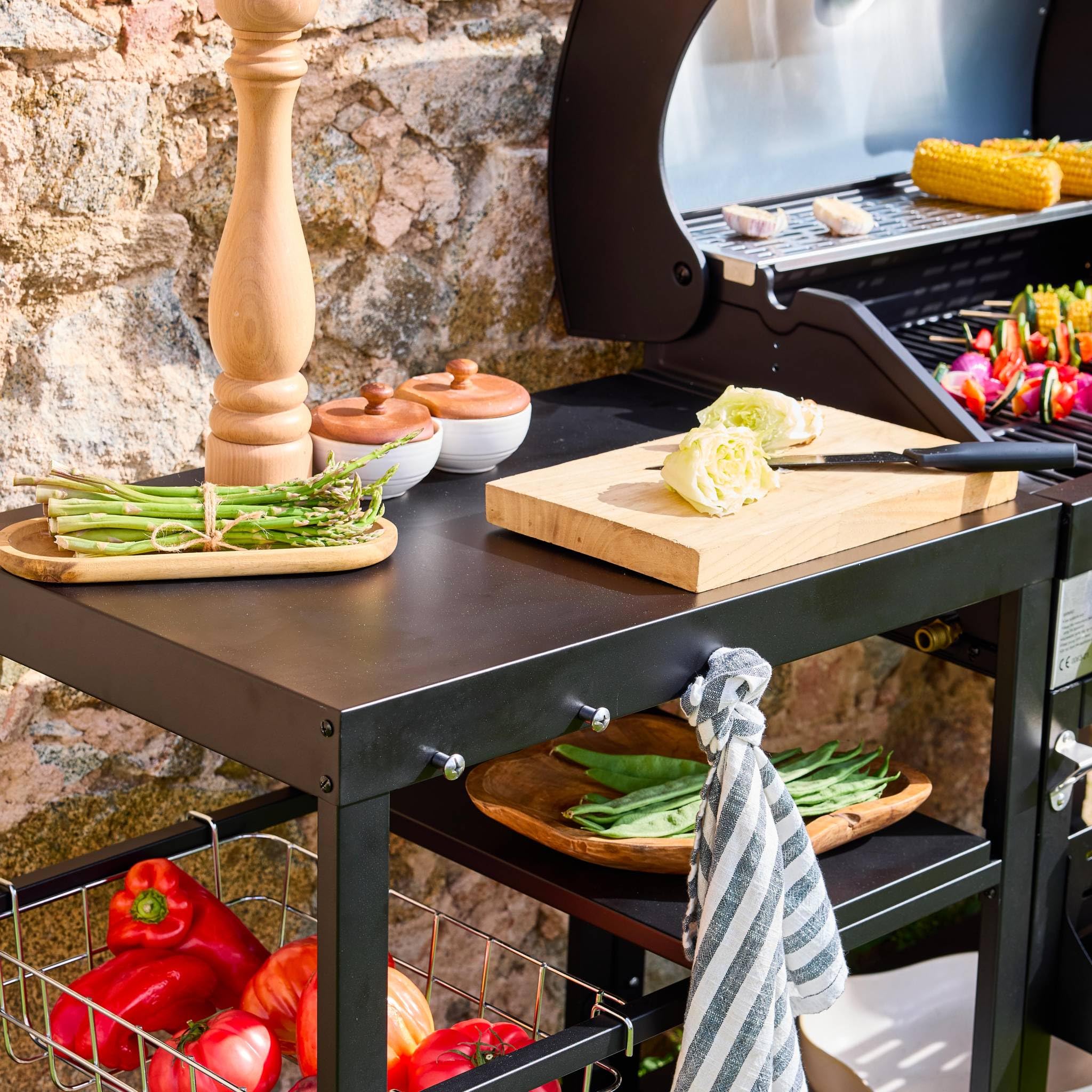 sweeek - Barbecue 4 brûleurs. cuisine d'extérieure DANGLARS. Acier noir. L 223.5 x P 60.5 x H 142 cm