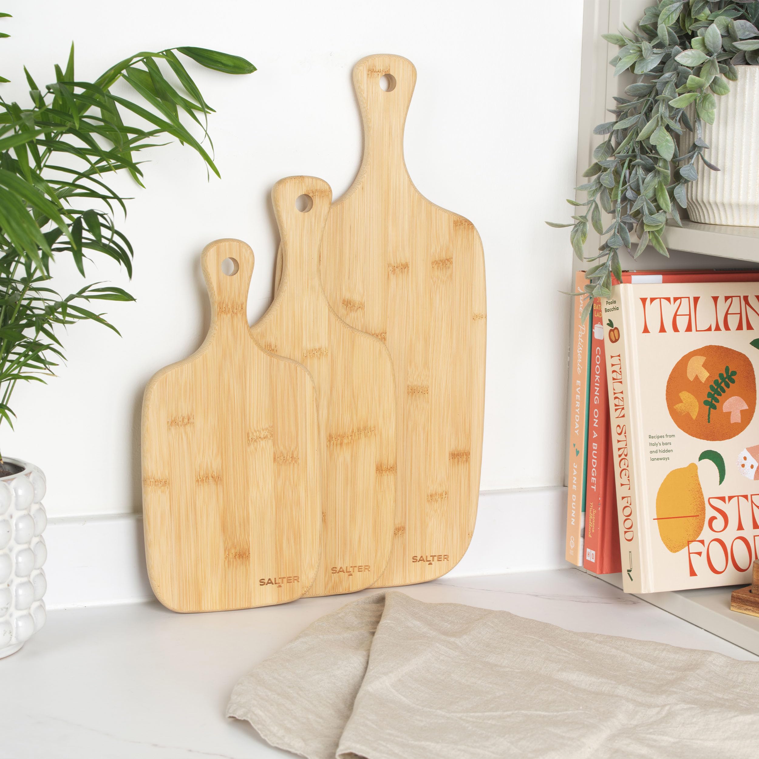 Salter BW06732 Trio De Tablas De Madera, Hecho De Bambú, Para Cortar, Preparar y Filetear Alimentos o Usar Como Charcutería Para Presentar Quesos, Embutidos o Patés, Resistentes, 30/35/45 cm