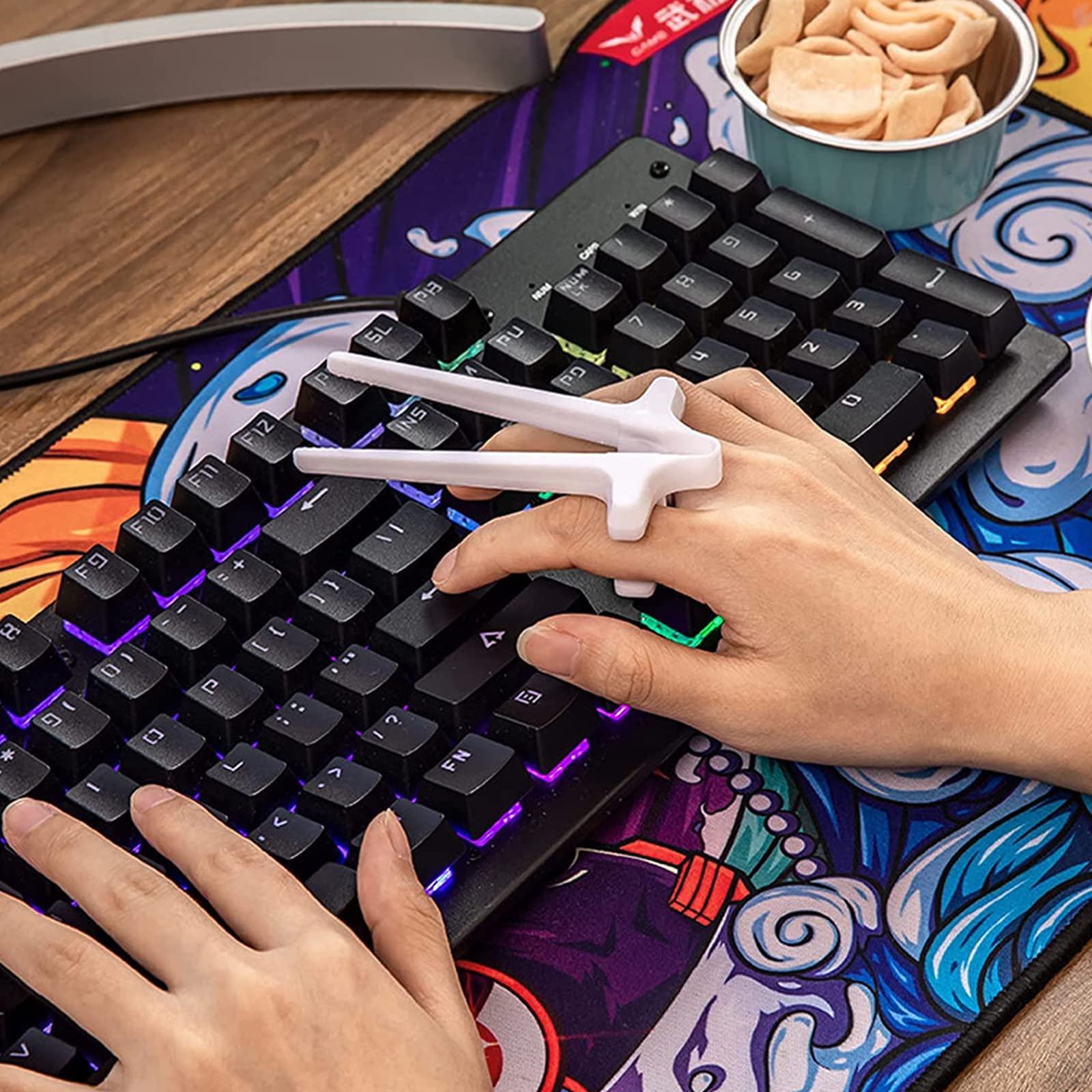 NiHome Vingerstokjes voor chips 6 stuks gamers geen vuile handen ABS snackhouder, snack eetstokjes voor handen, vingersnackgrijpers, vingerchip-eetstokjes