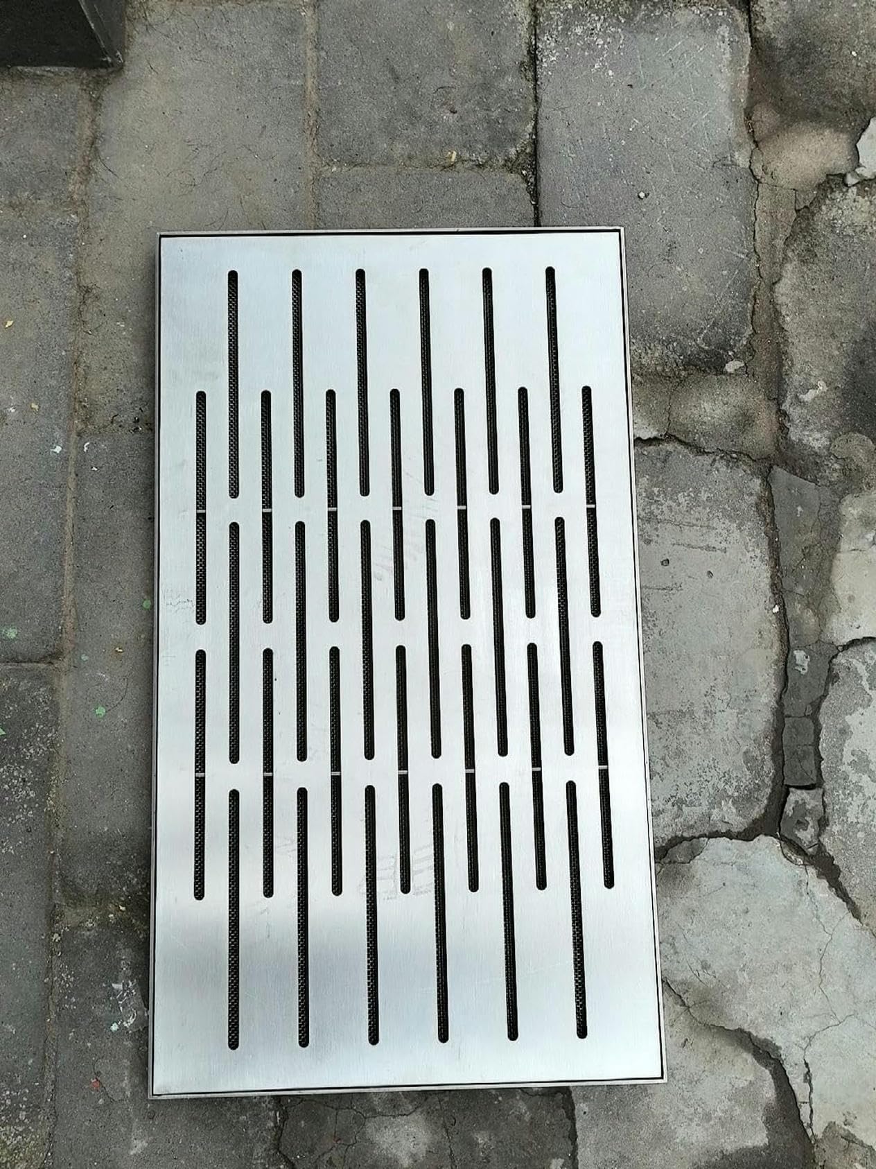 Caniveau extérieur avec grille en métal robuste 100x30 cm pour évacuation de cour