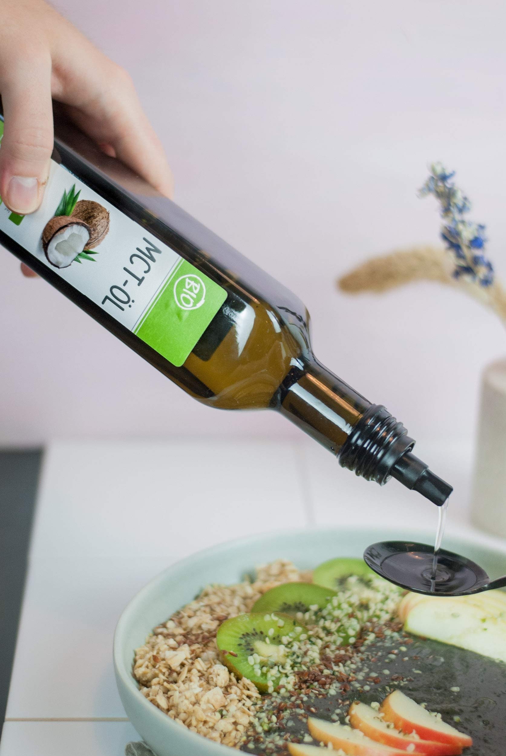 bioKontor – Bio MCT Öl 1000ml 1 l (2 x 500ml) – aus 100% bio Kokosöl – MCT C8 C10 Öl mit 70% Caprylsäure & 30% Caprinsäure – geschmacksneutrales MCT Öl – 100% Kokosöl – MCTÖl – vielseitig verwendbar