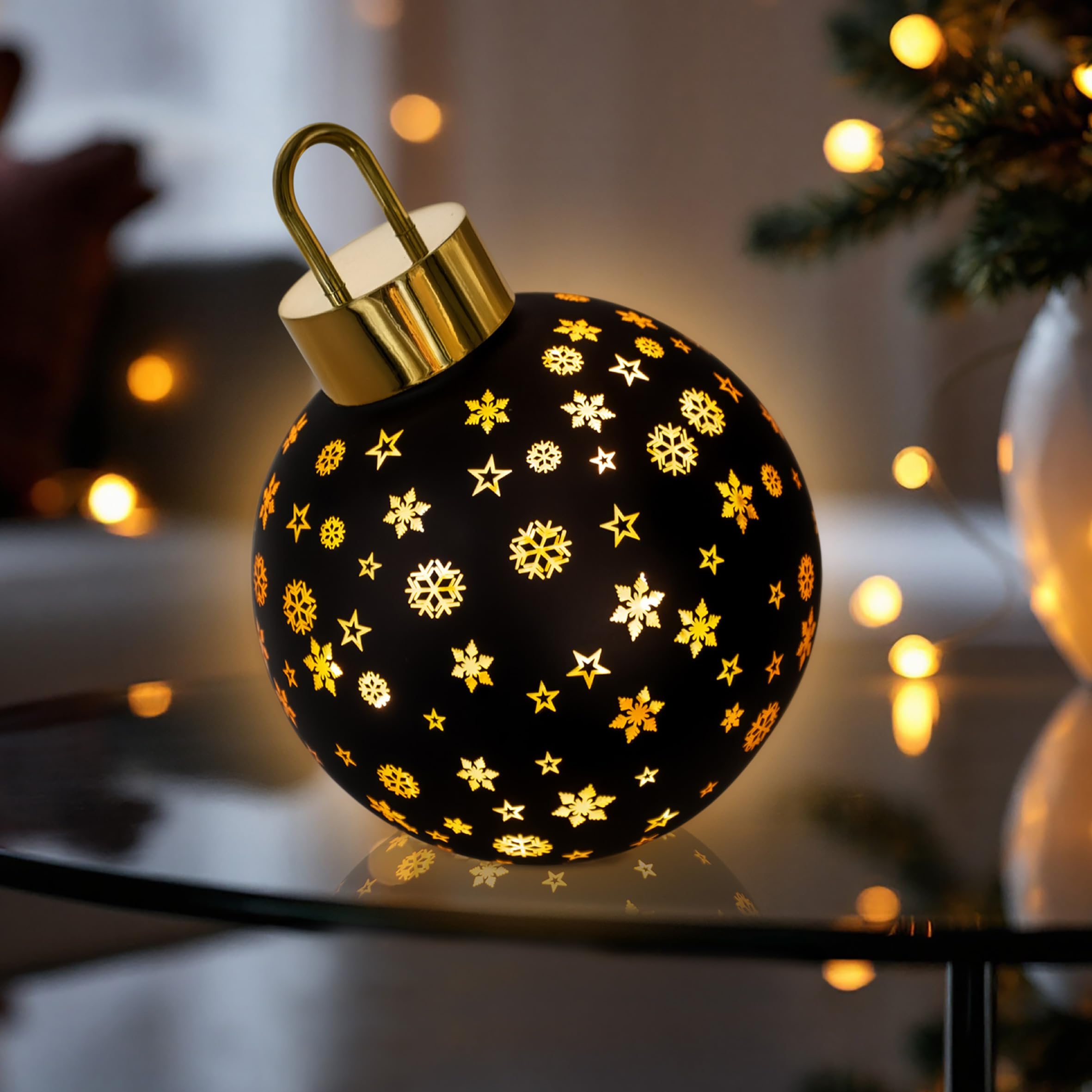 LED Weihnachtskugel zum Stellen matt schwarz mit Timer Batterie betrieben - 15 cm - Glas Kugel warm weiß beleuchtet 1 Stück Zufallsmotiv