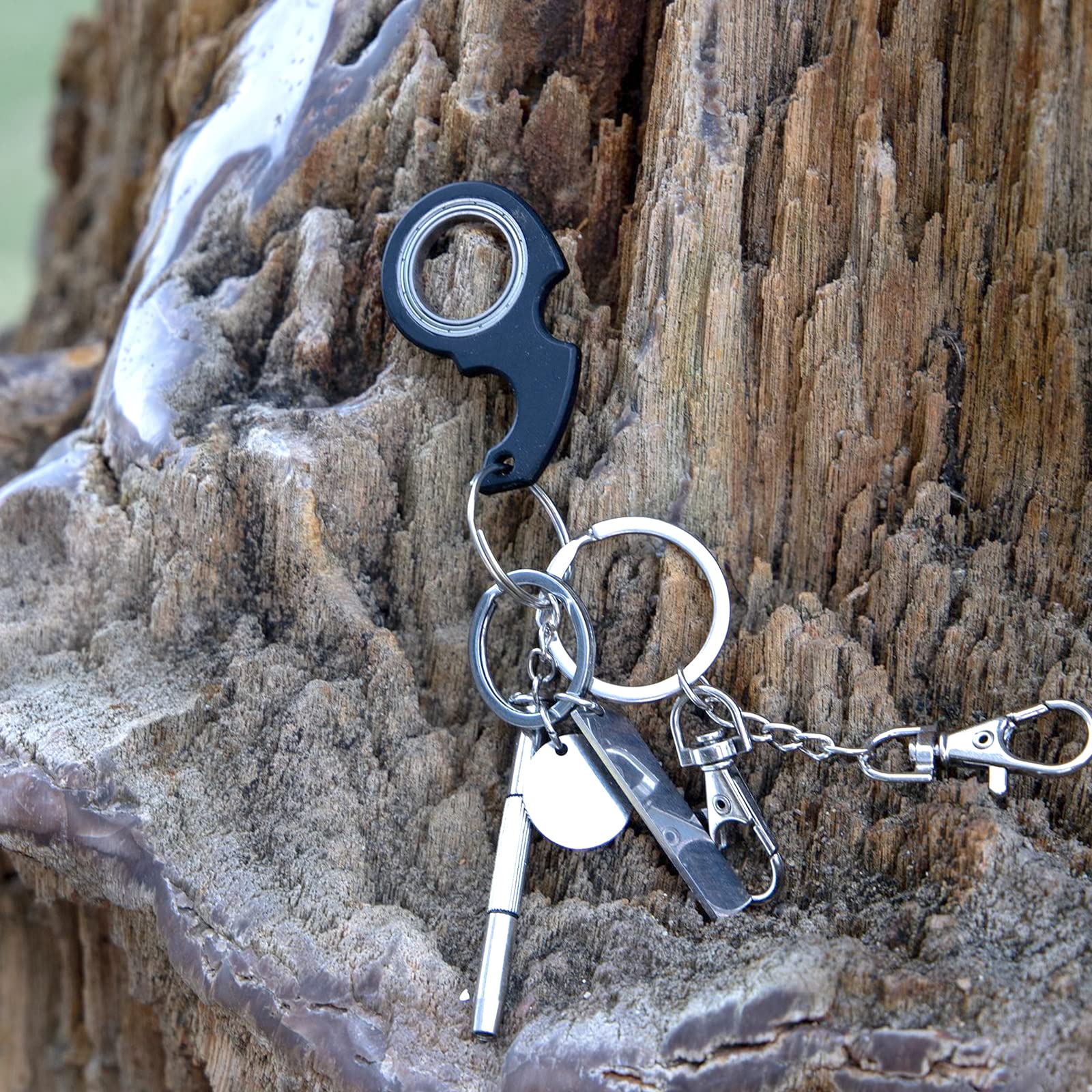 Spinner Brelok do kluczy, Zabawka z obrotowym brelokiem, wielofunkcyjna zabawka z kluczem Spinning Focus, ćwiczenia palców, zabawka na palce, ulga w stresie dla dzieci dorosłych (1 szt. czarny)