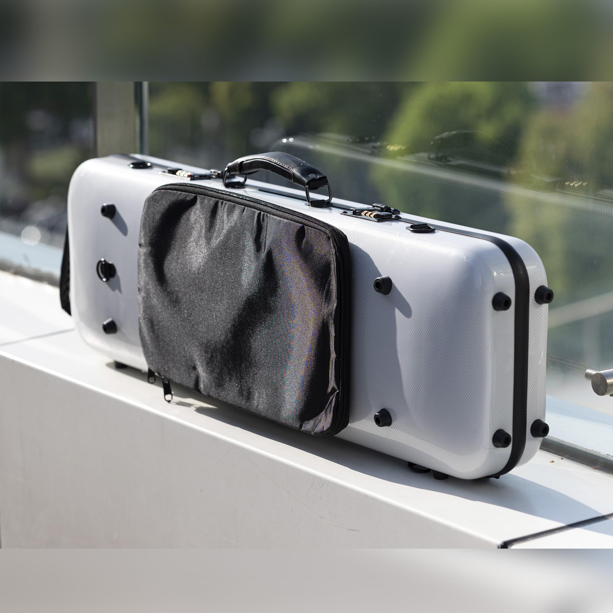 Amazon | christina炭素繊維長方形バイオリンケース内に設置され