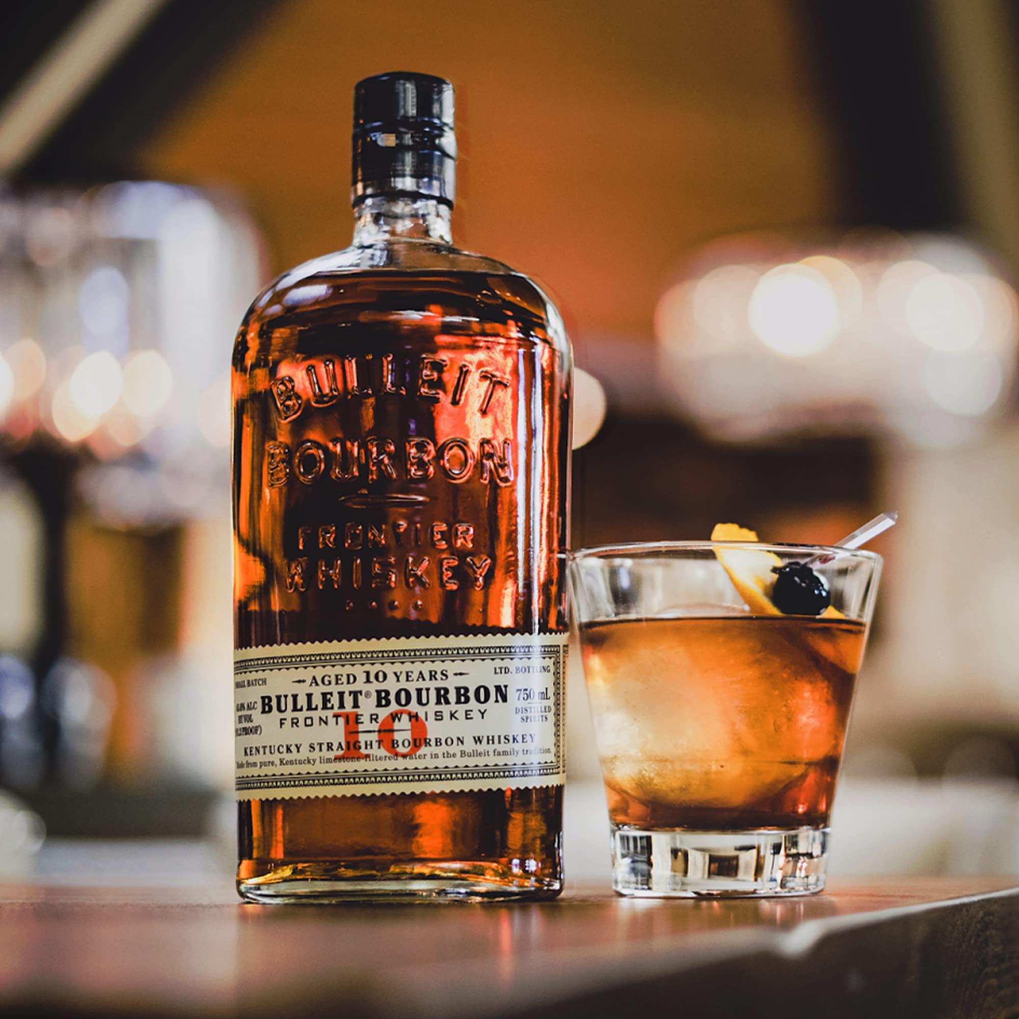 Bulleit 10 Jahre Bourbon American Frontier Whiskey, Ultra-Premium-Whiskey, handgefertigt in Kentucky, 45.6% Vol, 700ml Einzelflasche