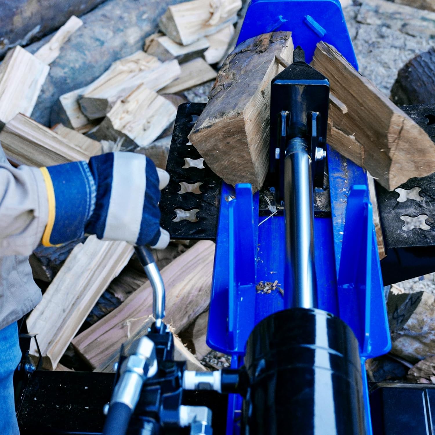 Log splitter in vertical operation, splitting a log