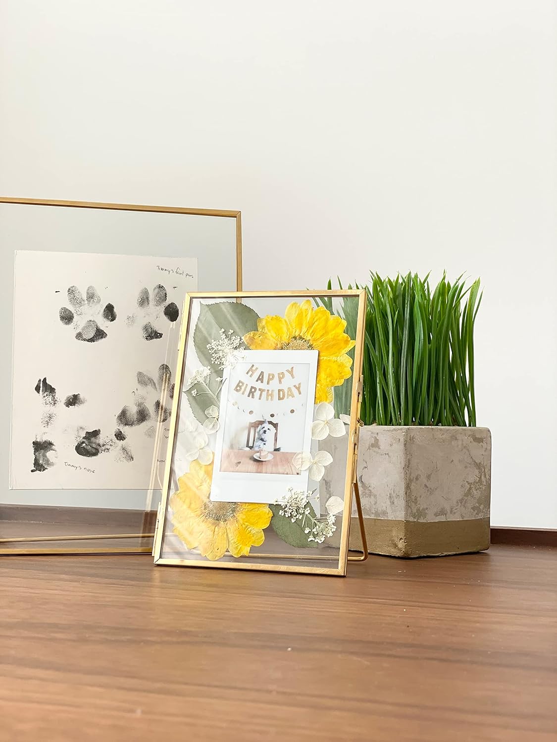 Beedecor Double Glass Frame for Pressed Flowers, Polaroid photos and Artwork,Gold 4x6 Standing Metal Picture Frames, Home Decor Photo Display, Set of 2 Pressed Flower Frames with Stand