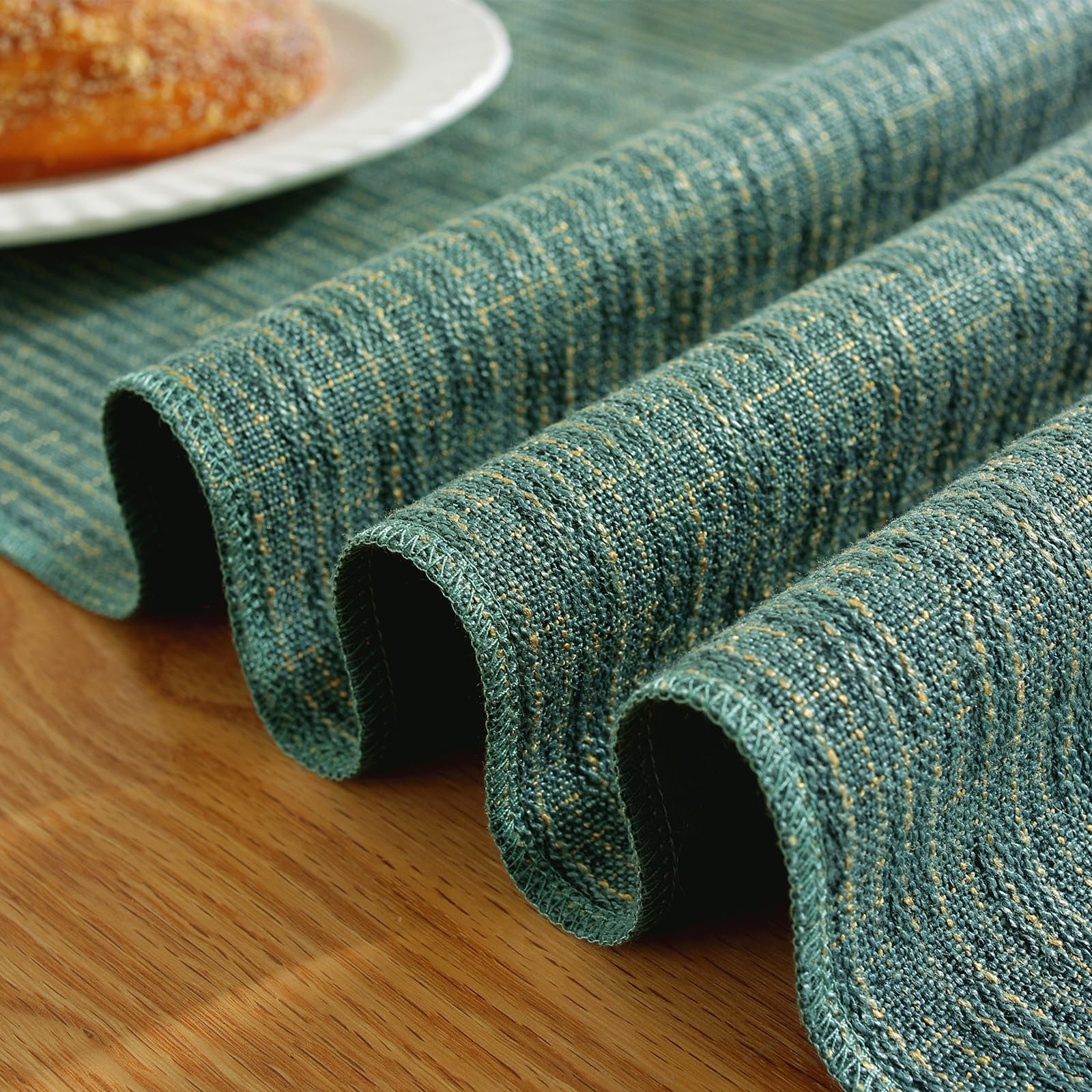 Laolitou Camino de mesa rústico con borlas, caminos de mesa bohemios de 108 pulgadas de largo para fiestas de vacaciones, bodas y decoración de mesa de comedor, 13 x 108 pulgadas, verde oscuro