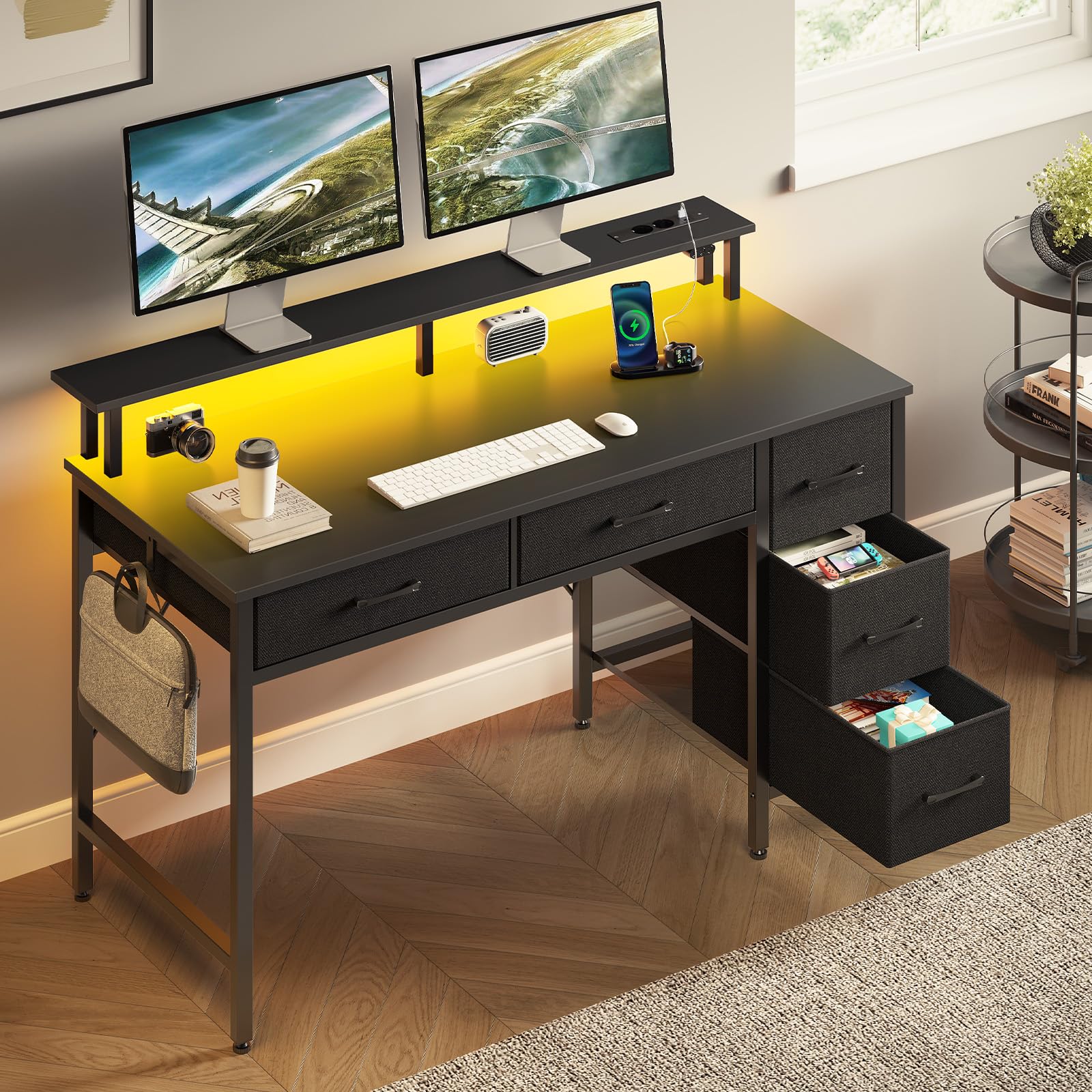 Seventable Bureau Gaming 100 cm avec LED RGB, Prises & Ports USB, Support Écran — Bureau avec Rangement et 5 Tiroirs en Tissu, Bureau Informatique pour Chambre ou Télétravail – Noir