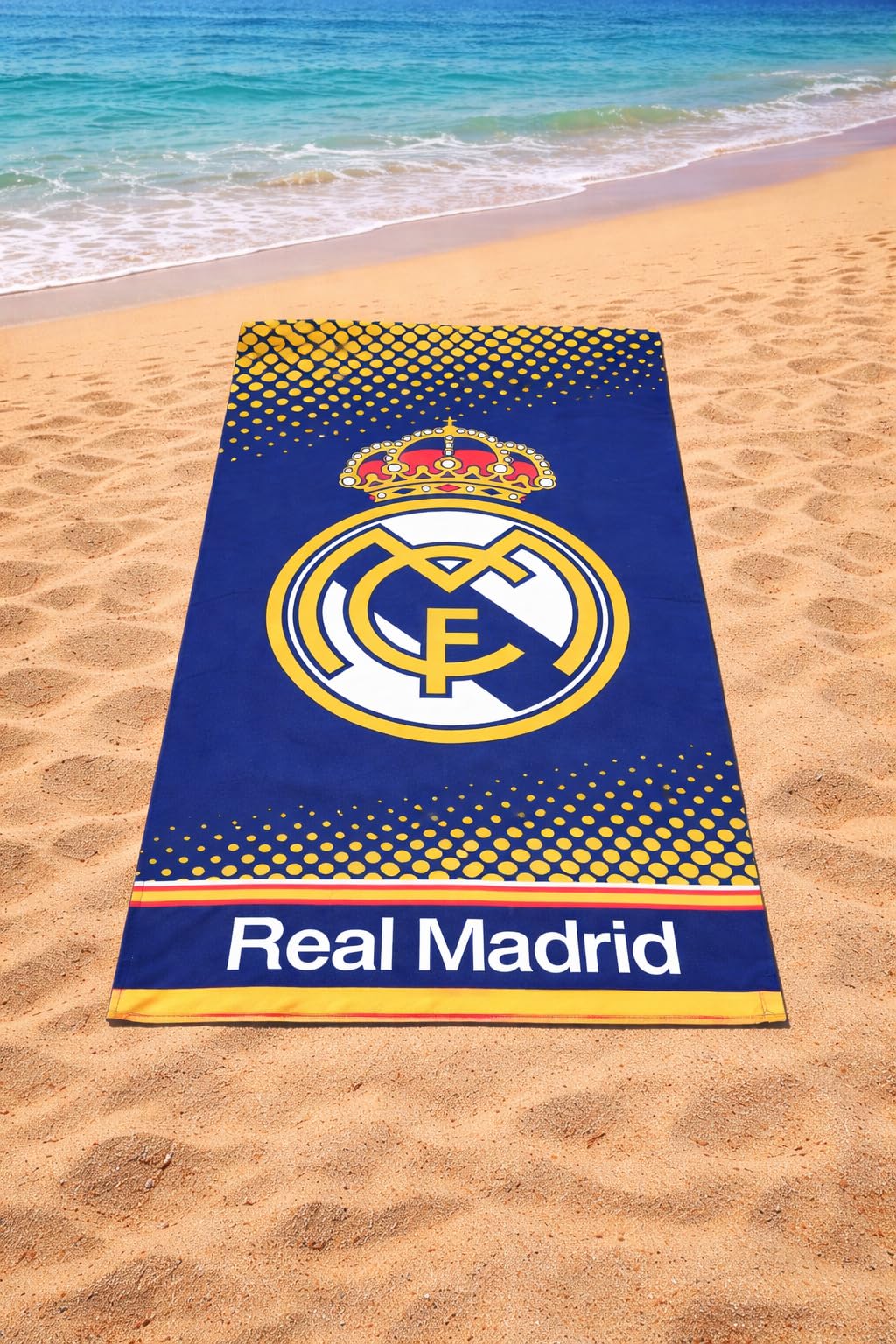 Real Madrid Toalla Playa Oficial 70x140 cm – 100% Microfibra, Secado Rápido, Ligera y Compacta – Toalla Piscina, Viaje y Deporte – Diseño Original Club Fútbol (Logo Club) - 2