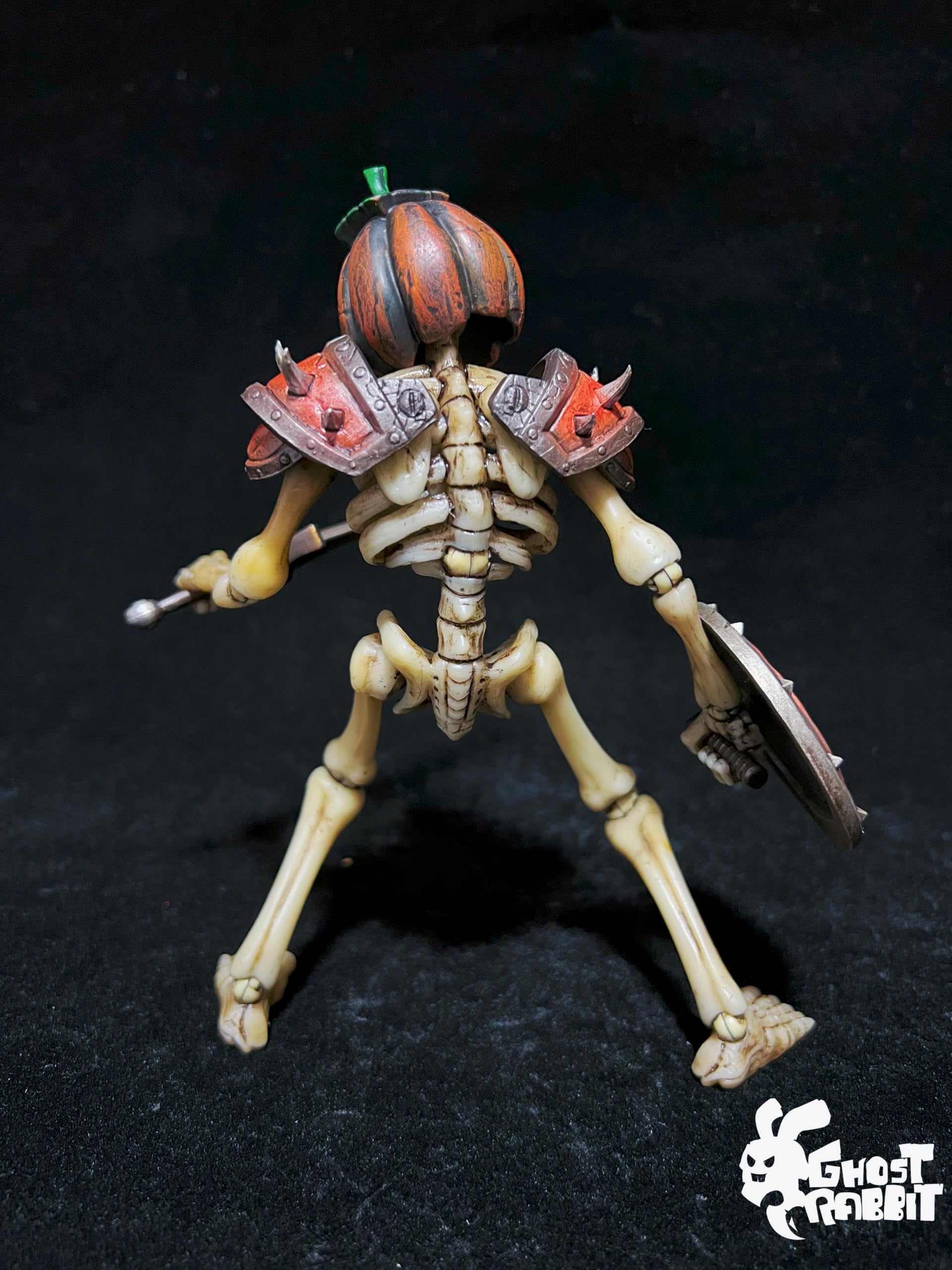 TOYVERSE YOTOTOY Figurka akcji w skali 1/12, smutny oszust z mieczem i tarczą, 18 cm, odkupienie, szkielety, linia nocnych oszustów, alternatywna głowa dyni, zdejmowana zbroja dla dzieci w wieku od 15