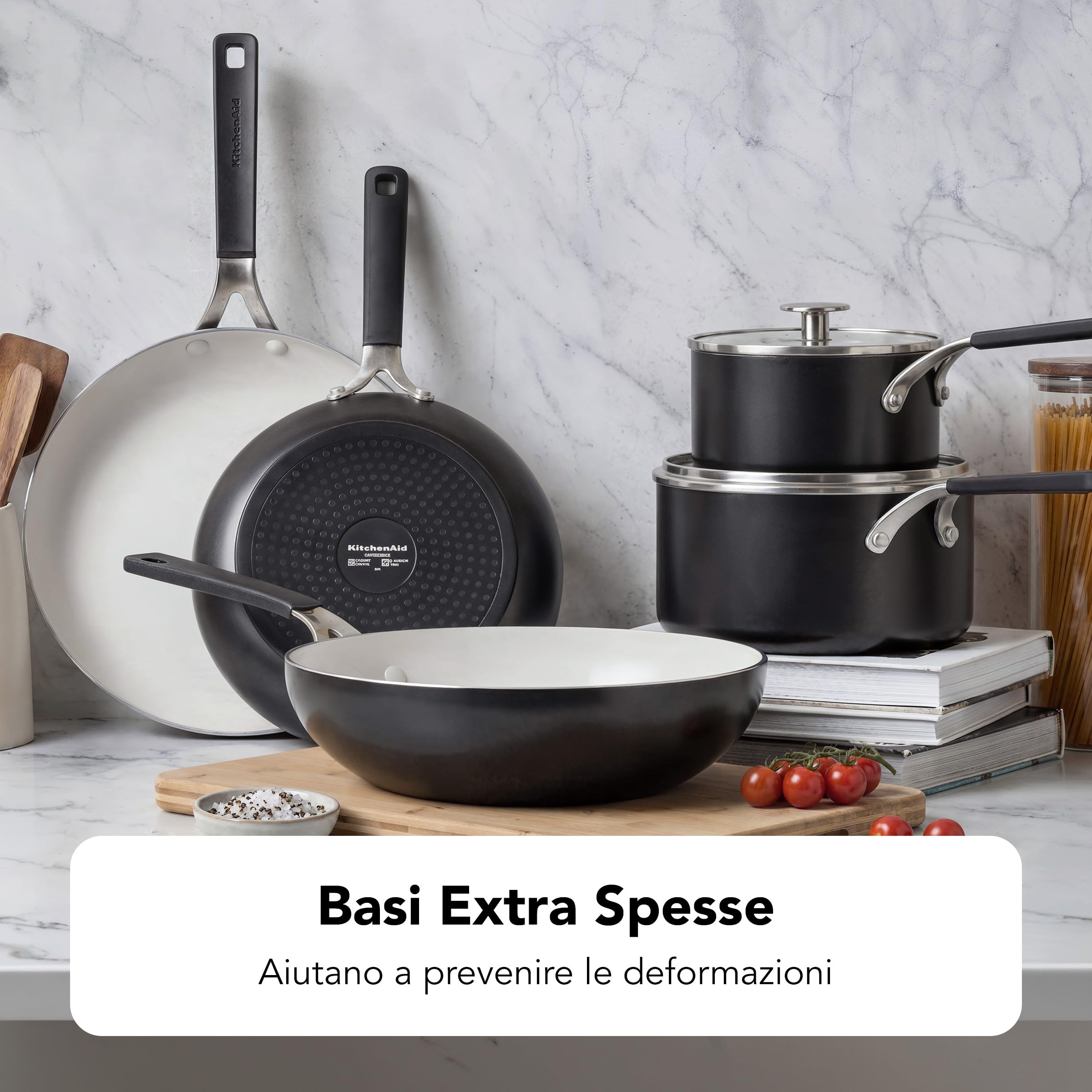 KitchenAid Aluminium Casseruola con Coperchio Vetro Ceramica Antiaderente, 24 cm/4,91 L, Senza PFAS, Compatibile Induzione, Manico Acciaio Inox, Adatta Forno, Lavastoviglie, Nero