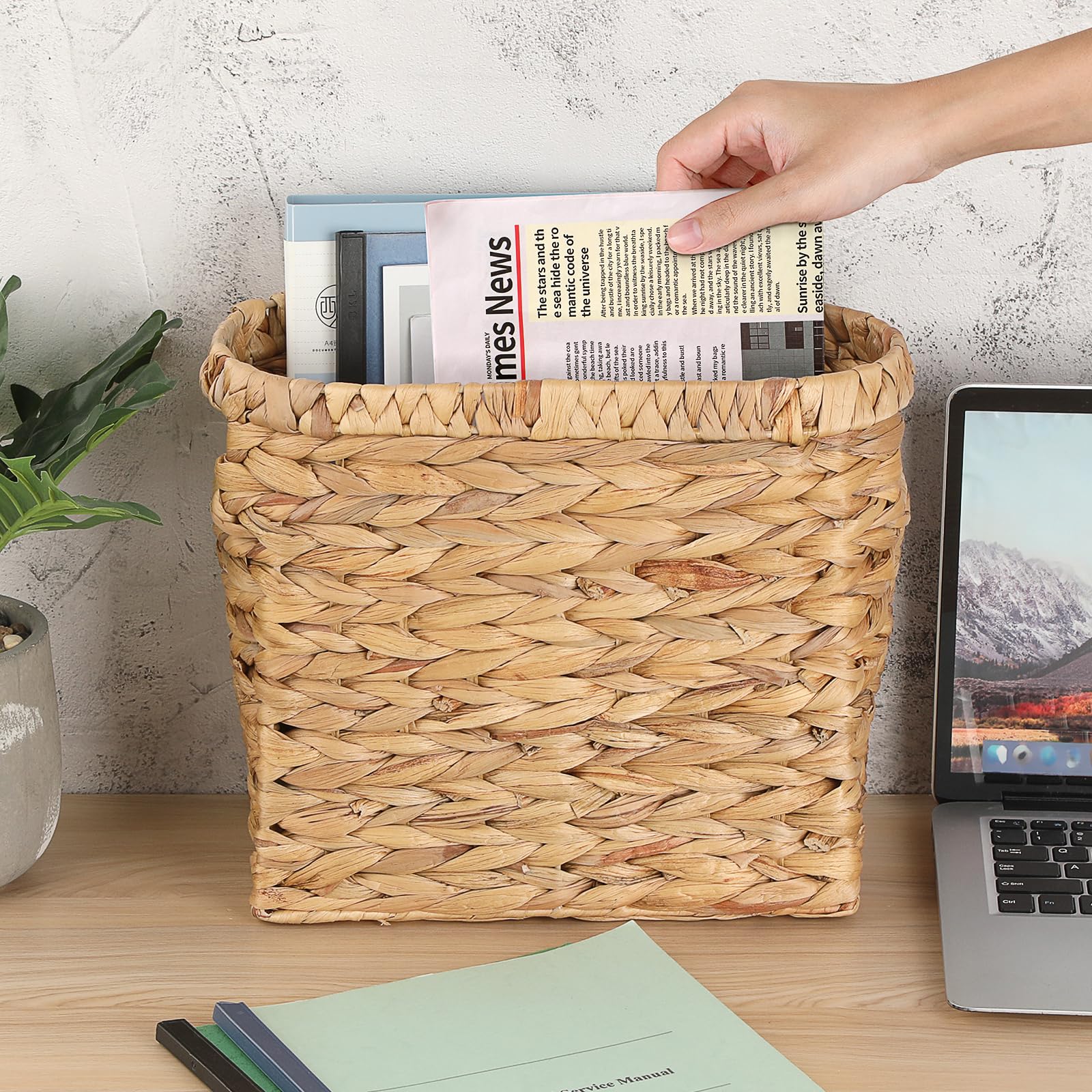 BSTKEY Panier de rangement étroit en jacinthe d'eau naturelle, porte-revues, organiseur de journaux, magazines, documents avec poignées pour la maison et le bureau