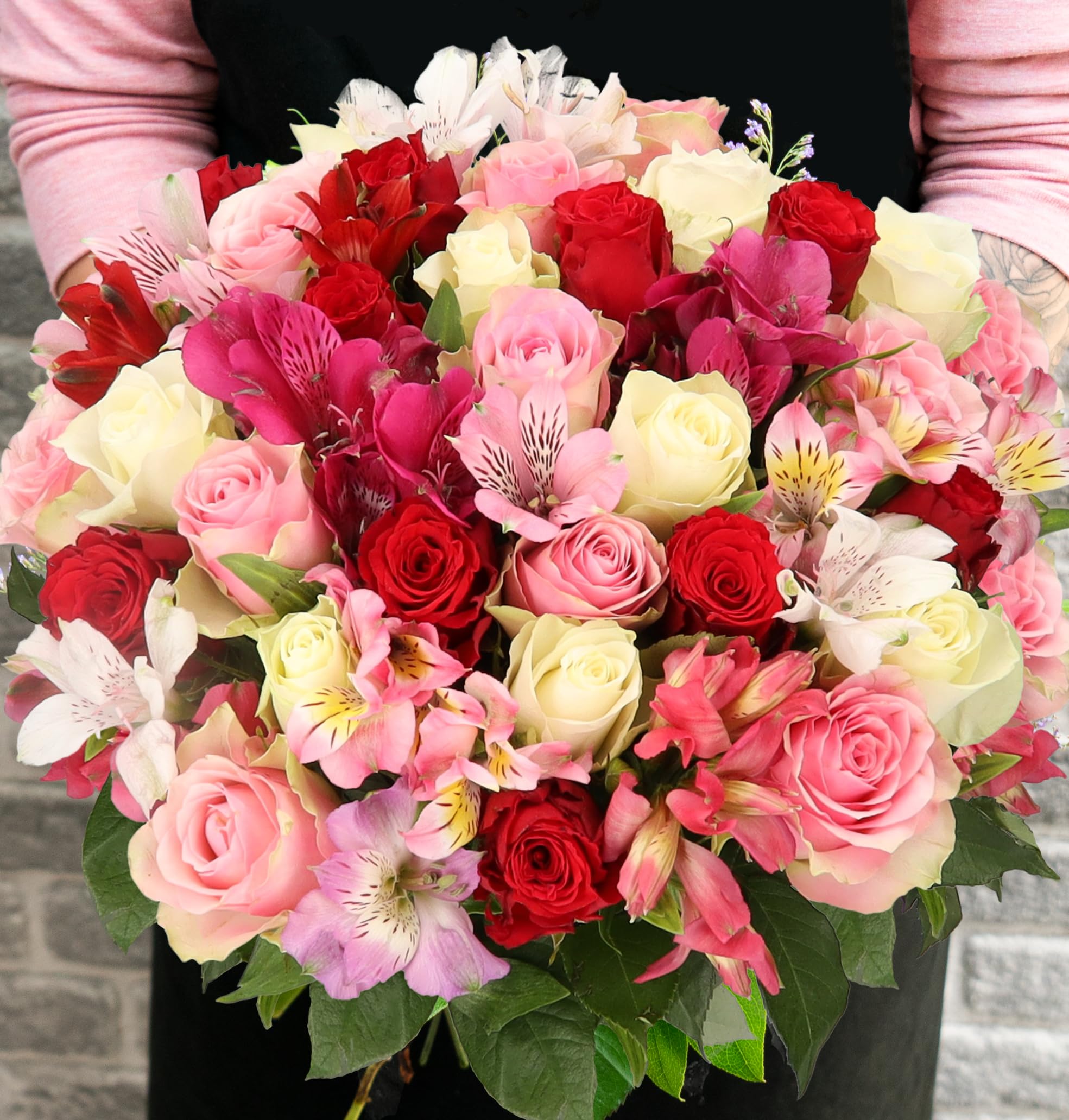 Blumenstrauß “Amelie”, Bunte Inkalilien & Rosen in Weiß, Pink & Rot, bis zu 40 Blüten, 40-50cm Länge, 7-Tage-Frischegarantie, Qualität vom Floristen, Ideales Blumengeschenk, Schneller Blumenversand