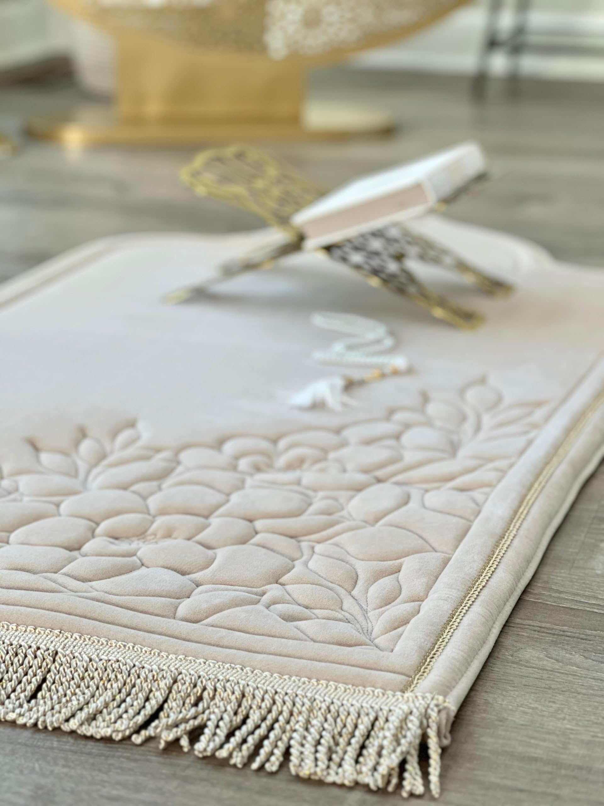 □　画家本人出品 prayer 2022 8,a　A4マット　□ Jan' amaz Prayer Mat – JanCollection