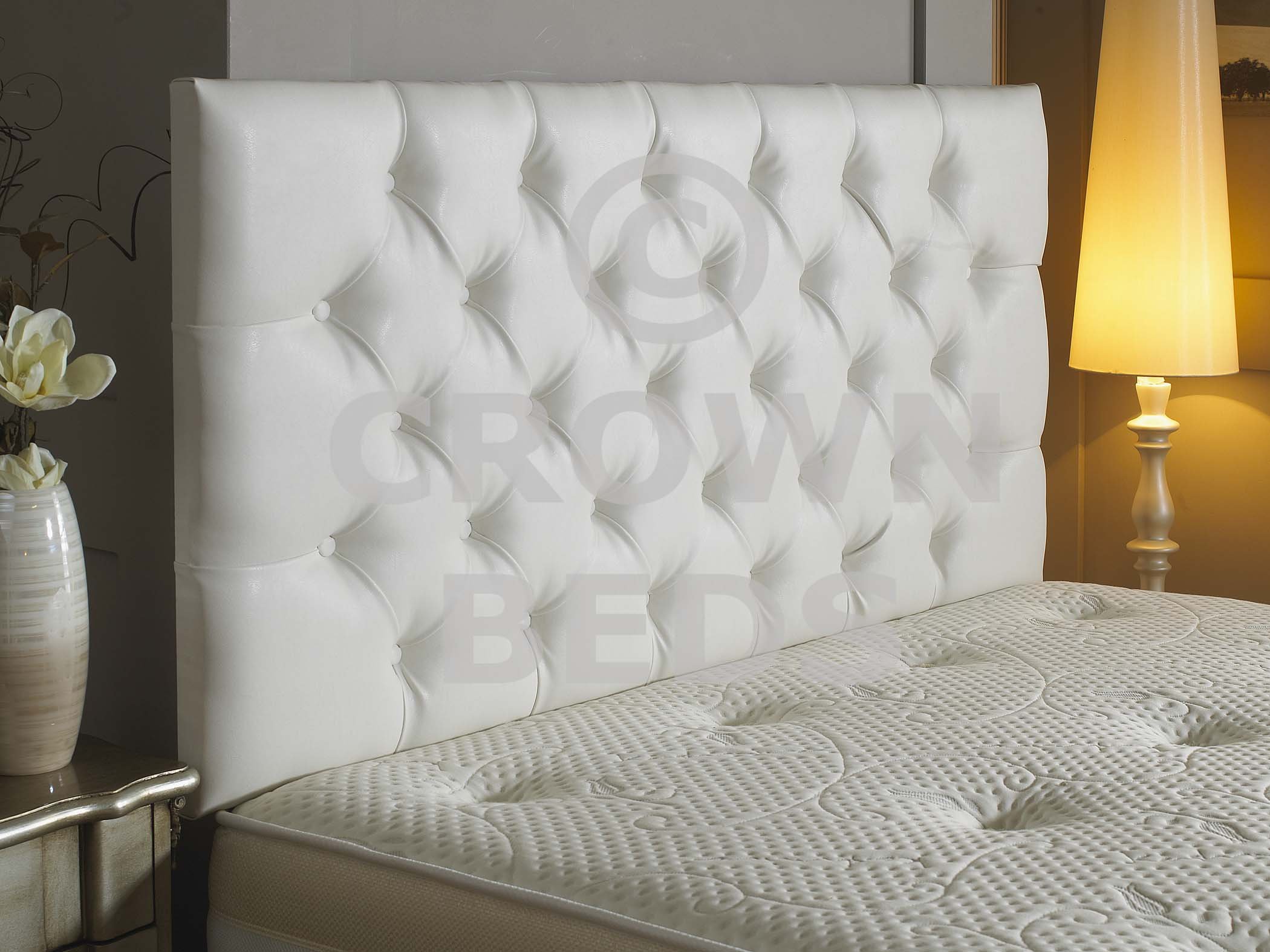 CROWNBEDSUK QUALITY FAUX LEATHER HEADBOARD MATCHING BUTTONS (WHITE, 2FT6)