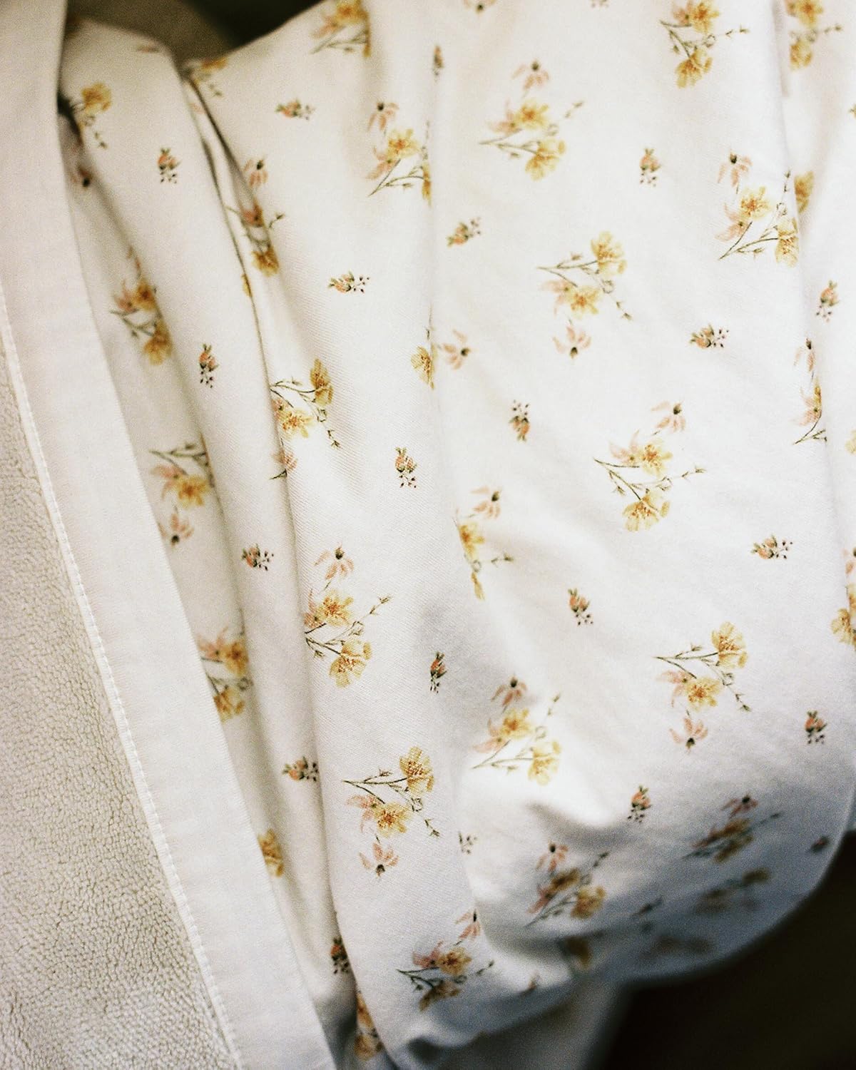 Oilo Floral Baby Blanket, Vintage Flower Baby Blanket with Ultra‑Soft Plush Backing & Organic Cotton Jersey Print, Double‑Layered 30x40 Blanket for Newborns & Toddlers