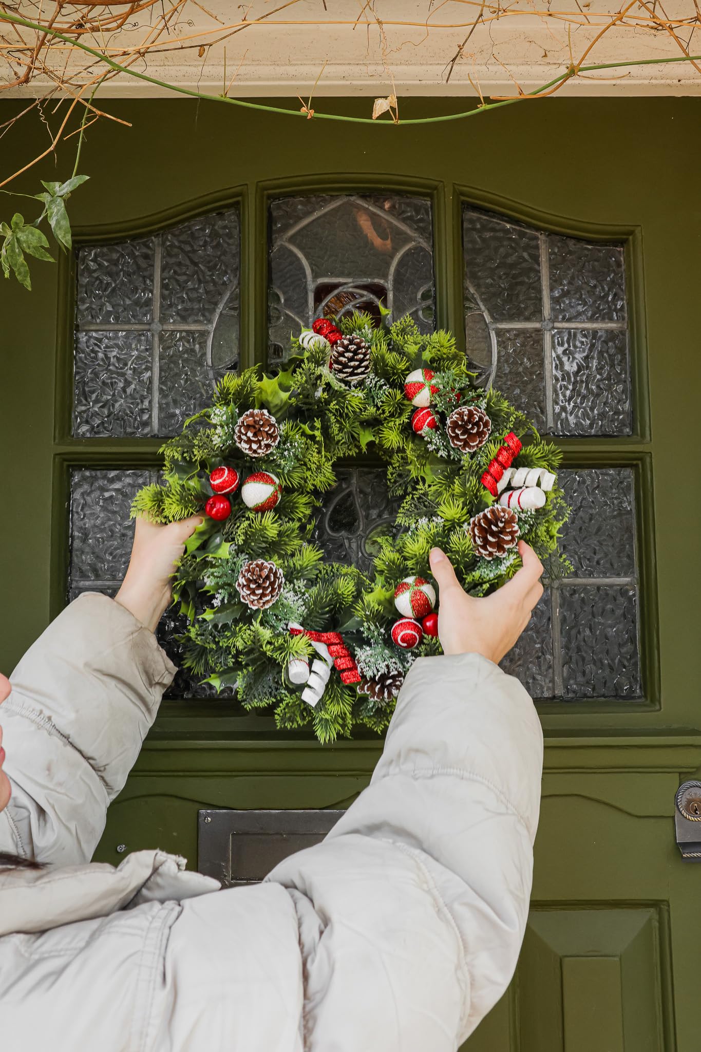 I LOVE FANCY DRESS Nœud de porte de Noël rouge et couronne de Noël de 45,7 cm – Grand nœud en ruban rouge pour porte d'entrée, armoires et cadeaux – Nœud festif pour sapin/couronne et décoration