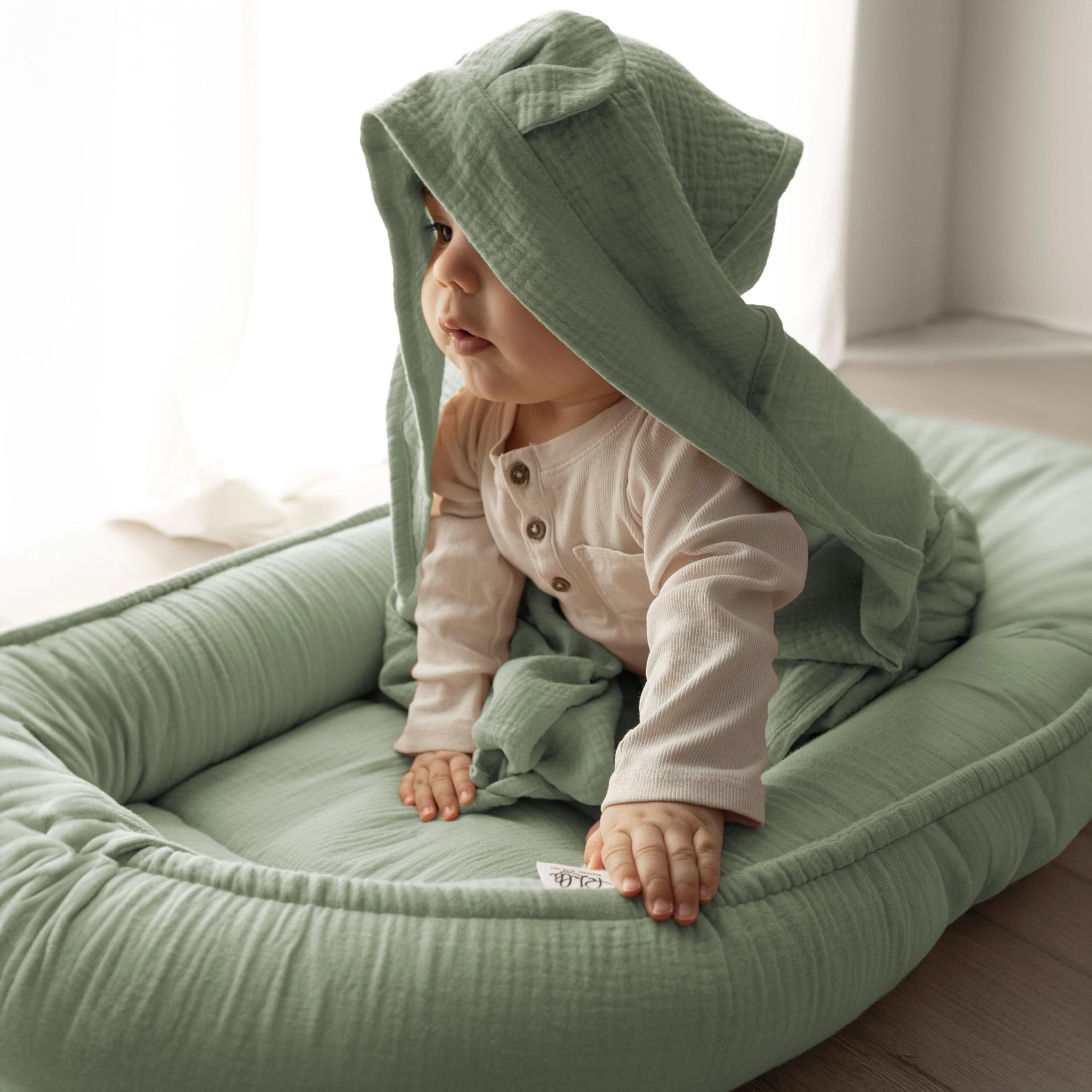 PaLulli® Tour de lit en Mousseline 2 côtés avec Chiffon d'emmaillotage, Mousseline Respirante - Serviette avec Capuche et Oreilles Cousues - 100% Mousseline Öko-Tex (Vert Sauge)