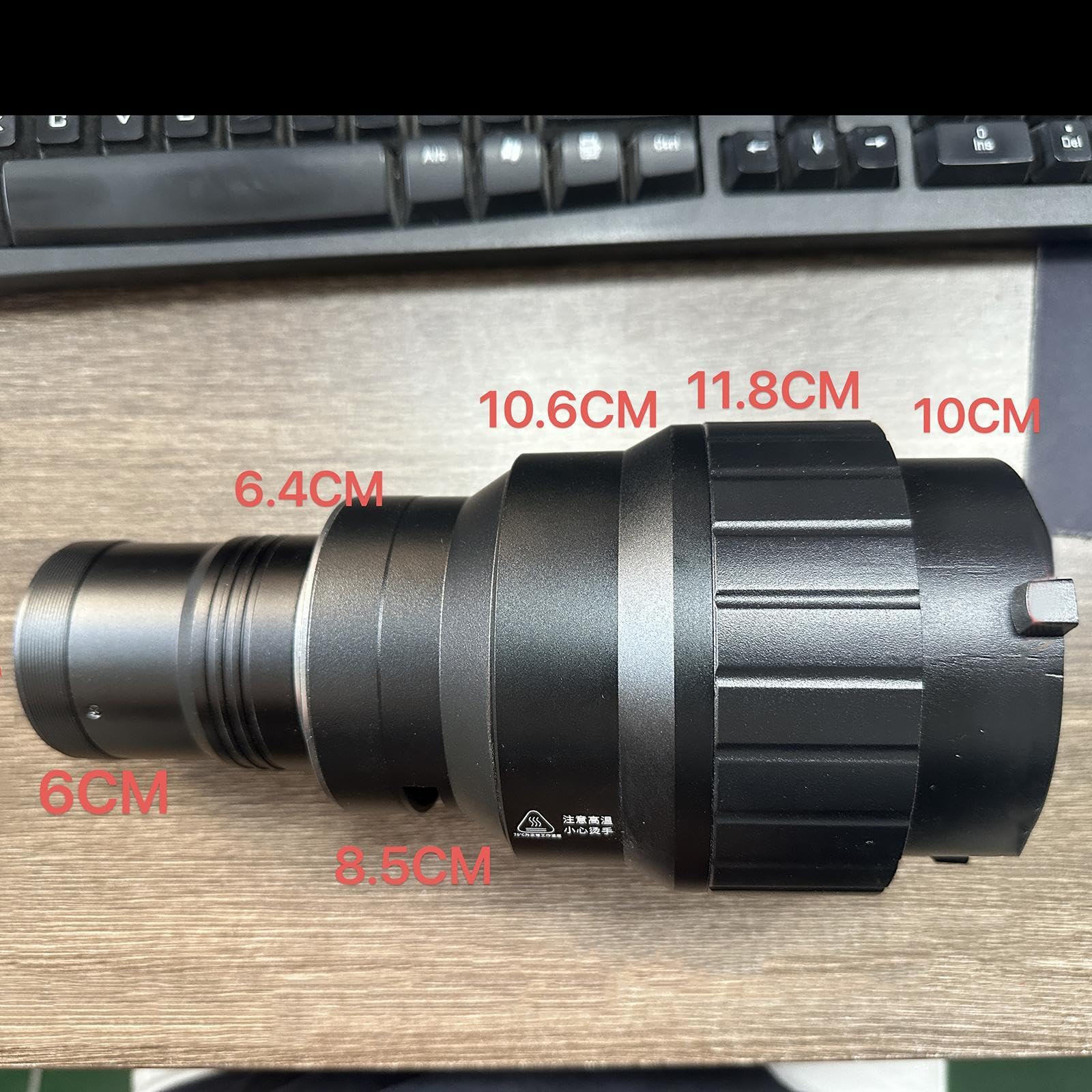 Strobe Video Snoot che offre effetti fotografici unici. Facile installazione per appassionati e professionisti. Snoot ottico conico con lente ottica e 21 gobo.