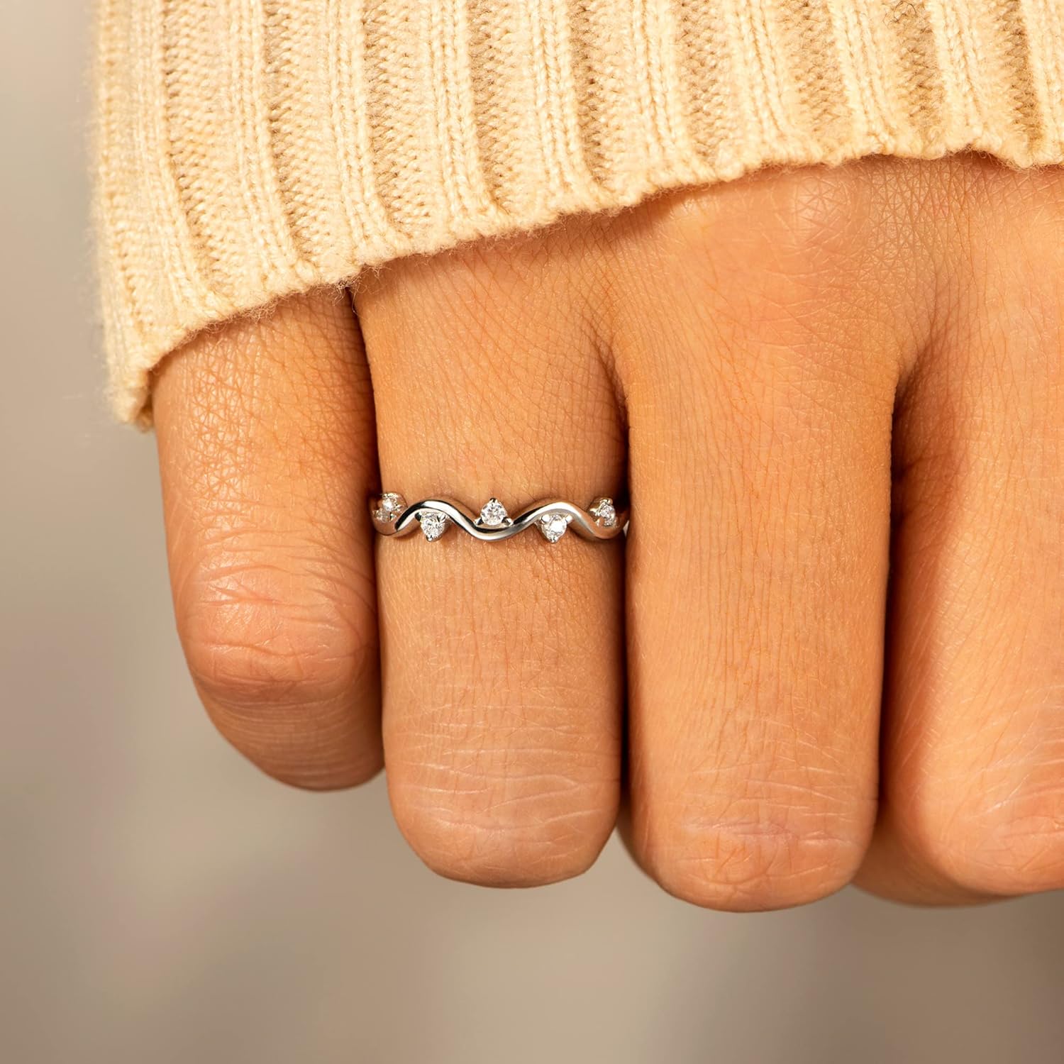 STORYJEWELLERY Daughter Ring, Daughter Gifts, 925 Sterling Silver Wave Rings for Daughters, Birthday Gifts for Daughters - Image 3