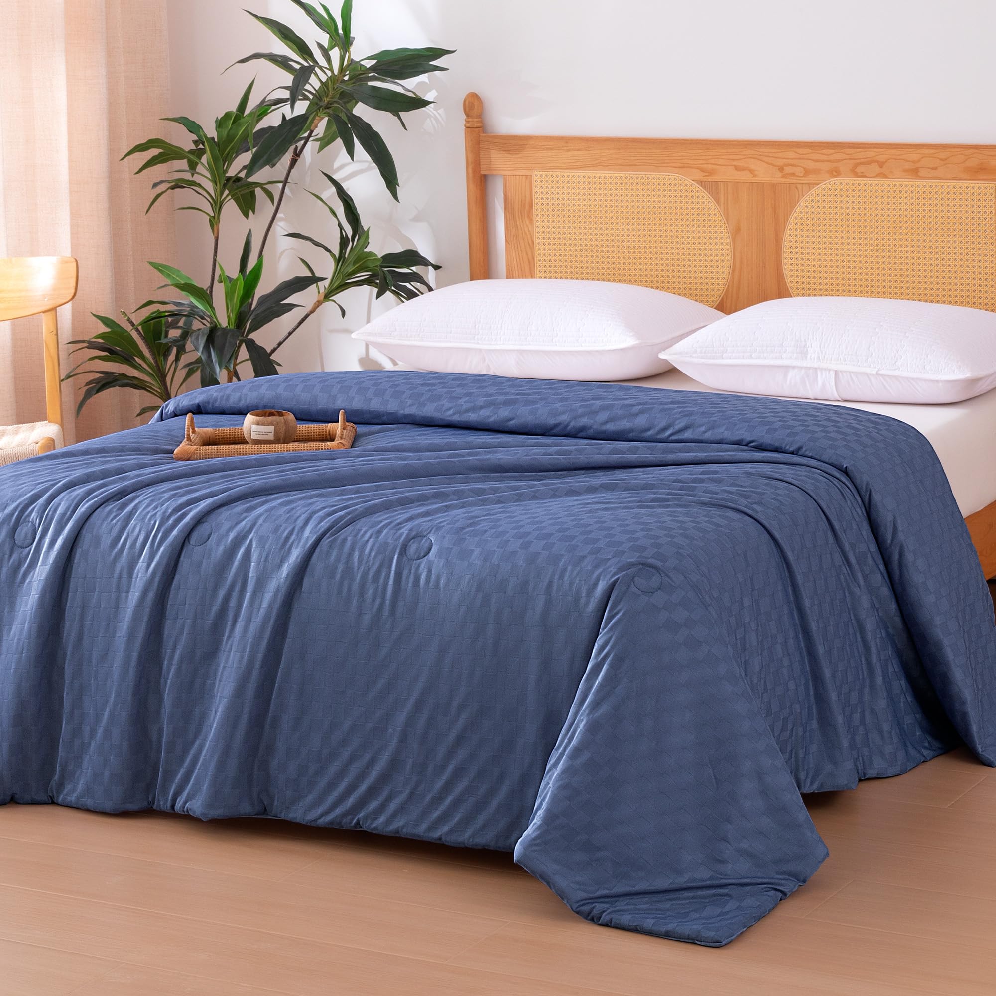 Amazon Basics Cooling Comforter, Soft Lightweight Waffle Weave Blanket for Hot Sleepers, Summer & All Season Bedding to Keep Cool for Night Sweats, 90"x90", Queen, Blue - 3