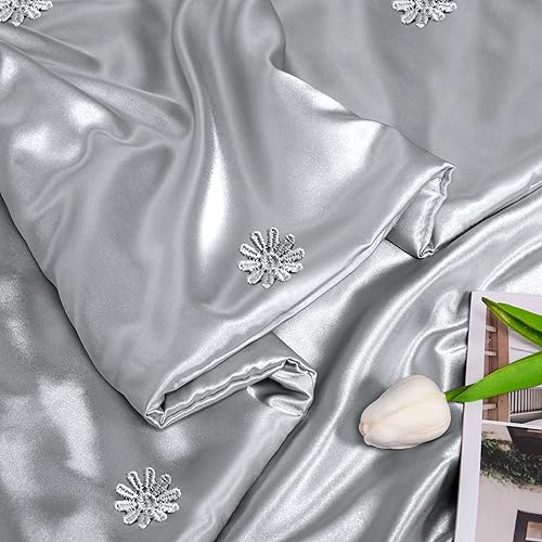 Miniatura 4 de Vonty Manta de satén gris plateado de 60 x 80 pulgadas, manta refrescante y sedosa sin arrugas, manta de punto trenzado para sofá, cama al aire libre