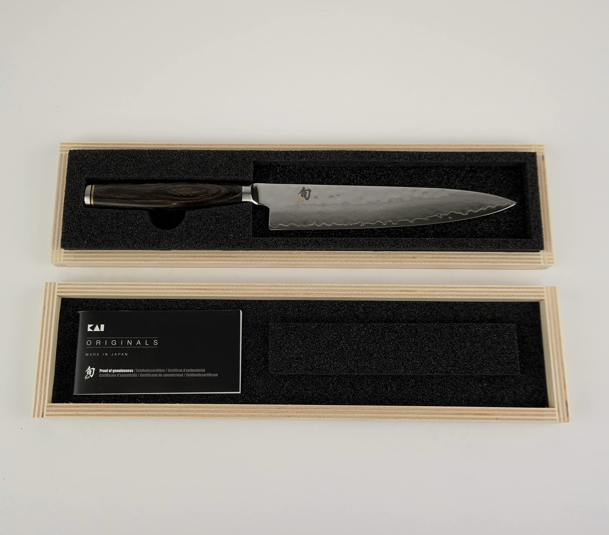 Kai Shun Classic Premier Tim Mälzer | TDM-1701 Coltello multiuso ultra affilato | Lama di Damasco 15 cm + tavola in legno massello 30x18 cm