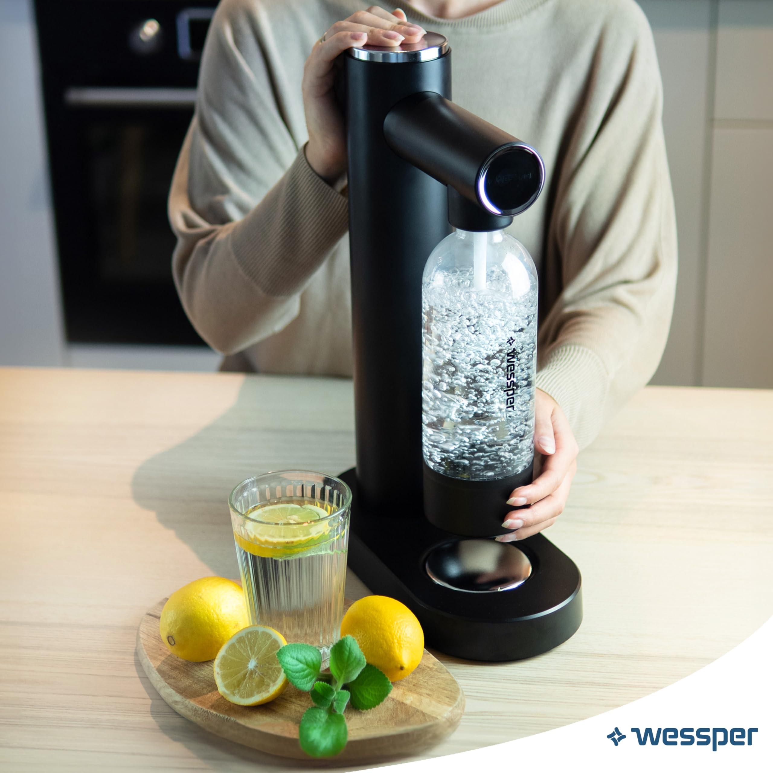 Wessper gasatore acqua frizzante e bottiglia da 800ml, Acqua Gassata Macchina Per Acqua Frizzante Automatico Gassificatore | Bottiglie PET Da 800ml Ognuna, Senza BPA & Bombole CO2 Cilindro da 60L