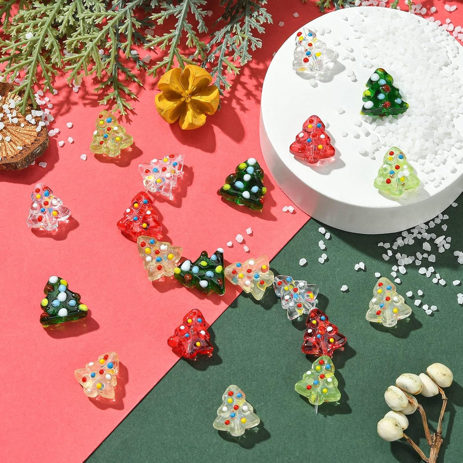 LiQunSweet 20 Pcs 5 Colors Handmade Lampwork Glass Enamel Cartoon Xmas Tree Bead Christmas Pine Tree Glass Beads for DIY Jewelry Making Party Decoration