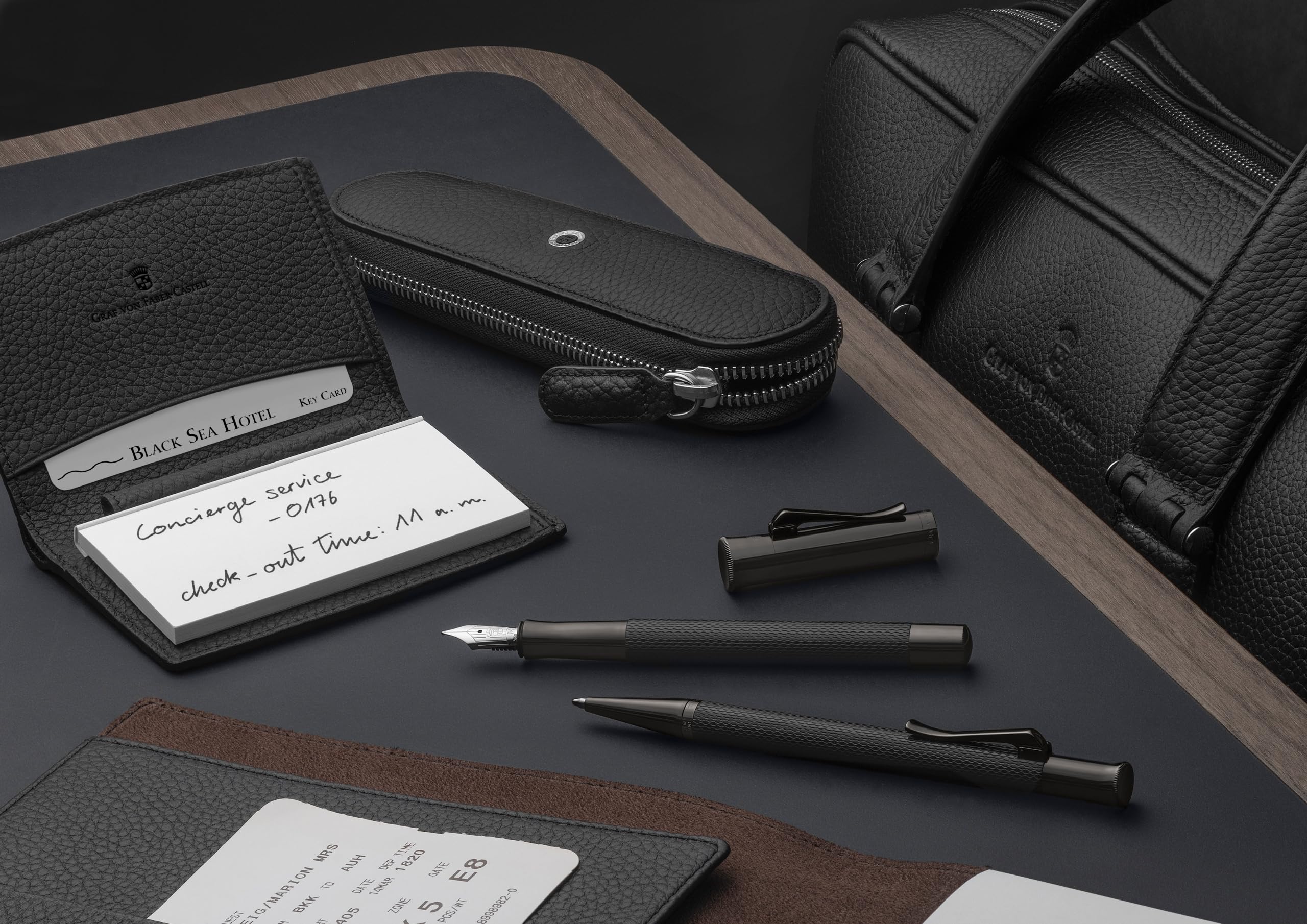 Graf von Faber-Castell - Kugelschreiber Guilloche Black Edition | Strichbreite B, Guillochierter Edelharzschaft mit Titan-PVD-Beschichtung und hochwertiger Geschenkverpackung