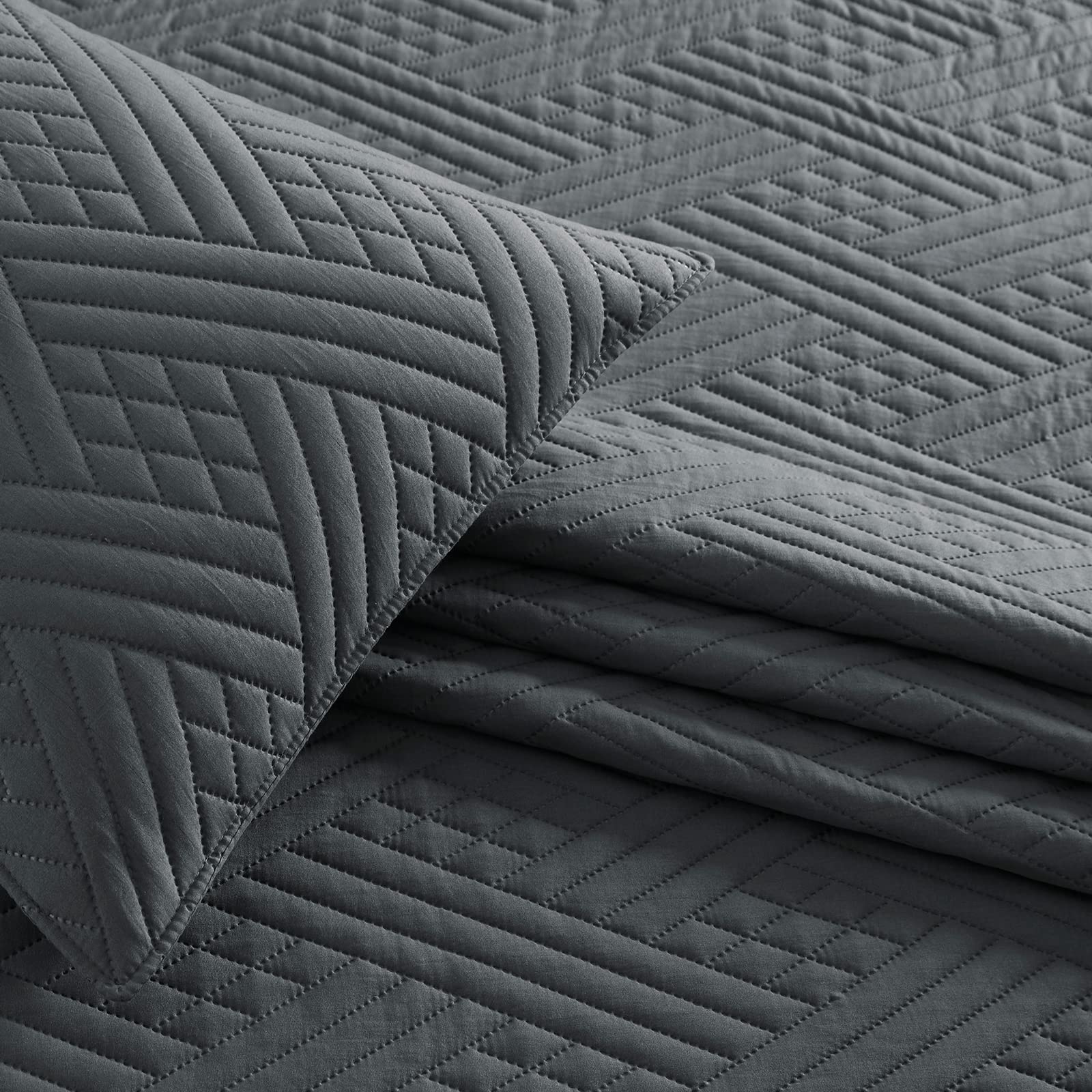 Safonory Quilted Bedspreads Twin Size(68"x90", Dark Grey) - Summer Soft Lightweight Microfiber Ultrasonic Embossed Quilt Coverlet Set for Twin Bed - 2 Pieces Gray Bedding Set(1 Quilt, 1 Sham)