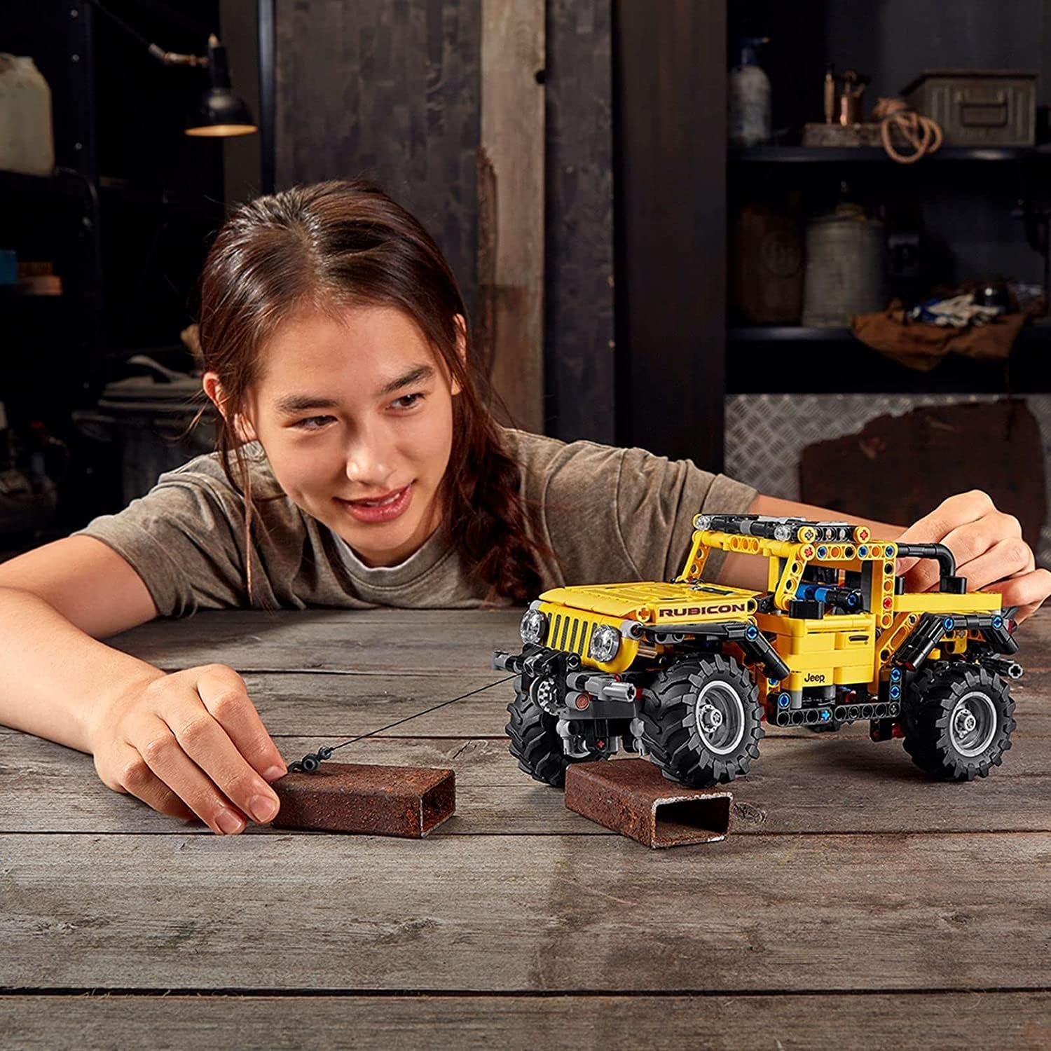 LEGO Technic Jeep Wrangler 4x4, Set con Macchina Giocattolo da Costruire, Modellino SUV Fuoristrada, Giochi per Bambini, Bambine, Ragazzi e Ragazze da 9 Anni in su, Idea Regalo di Compleanno 42122