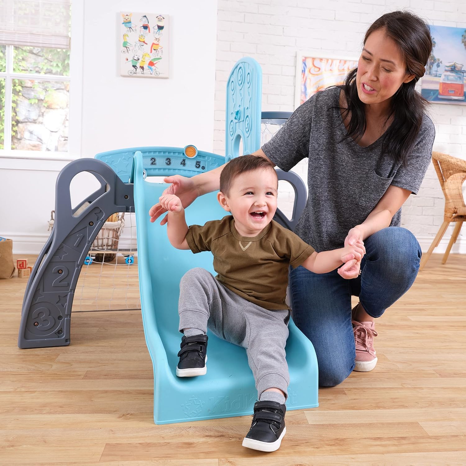 KidKraft Struttura per Arrampicata in Legno (FSC) 5 sport in 1 con Scivolo, Porta da Calcio e Canestro da Basket, Parco Giochi interno ed esterno, Giocattoli per bambini, 20193