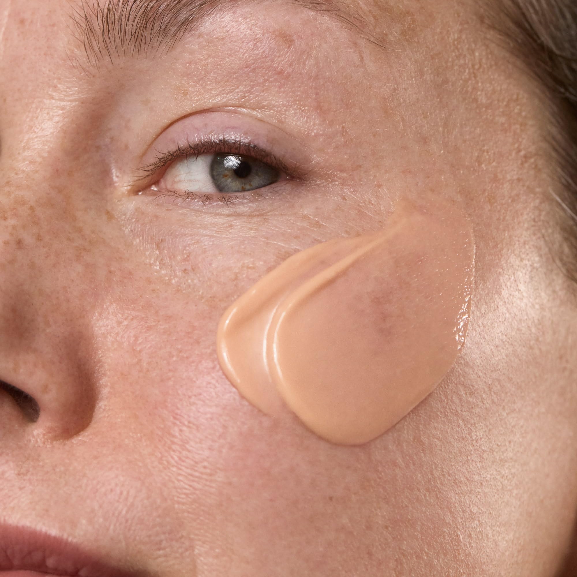 MÁDARA Organic Skincare - KOJIC - Sérum pigmenté (30 ml) - Alternative à l'acide kojique avec alpha-arbutine, cellules souches de genévrier et Bidens Pilosa - Réduit l'hyperpigmentation et unifie le