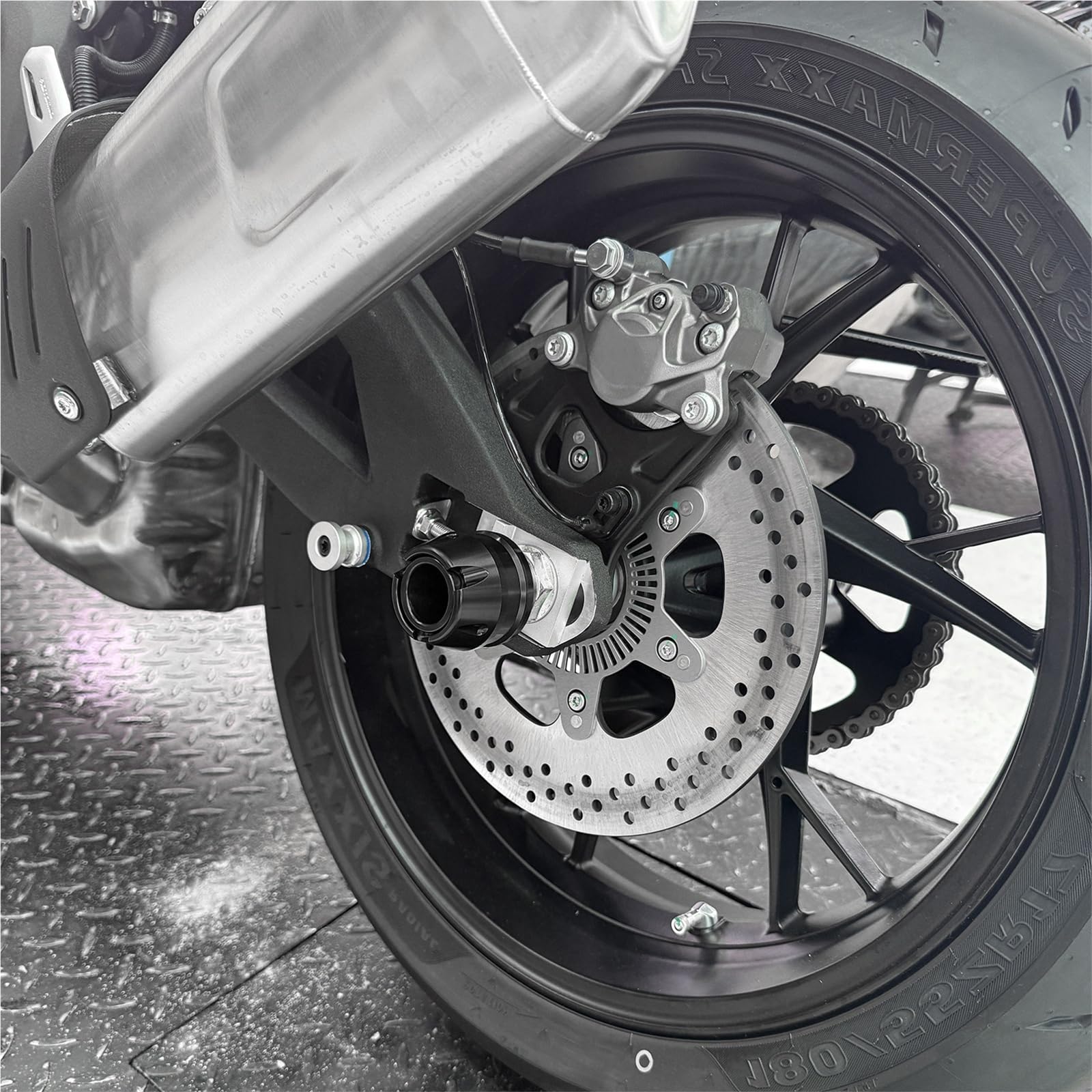 Pasuje do F750gs F850gs 2019-2025 oś koła motocykla Crash Sliders Cap | Przednia i tylna podkładka zabezpieczająca przed spadaniem F750GS F850GS Oś koła motocykla Crash Sliders Cap(Rear Wheel Red)
