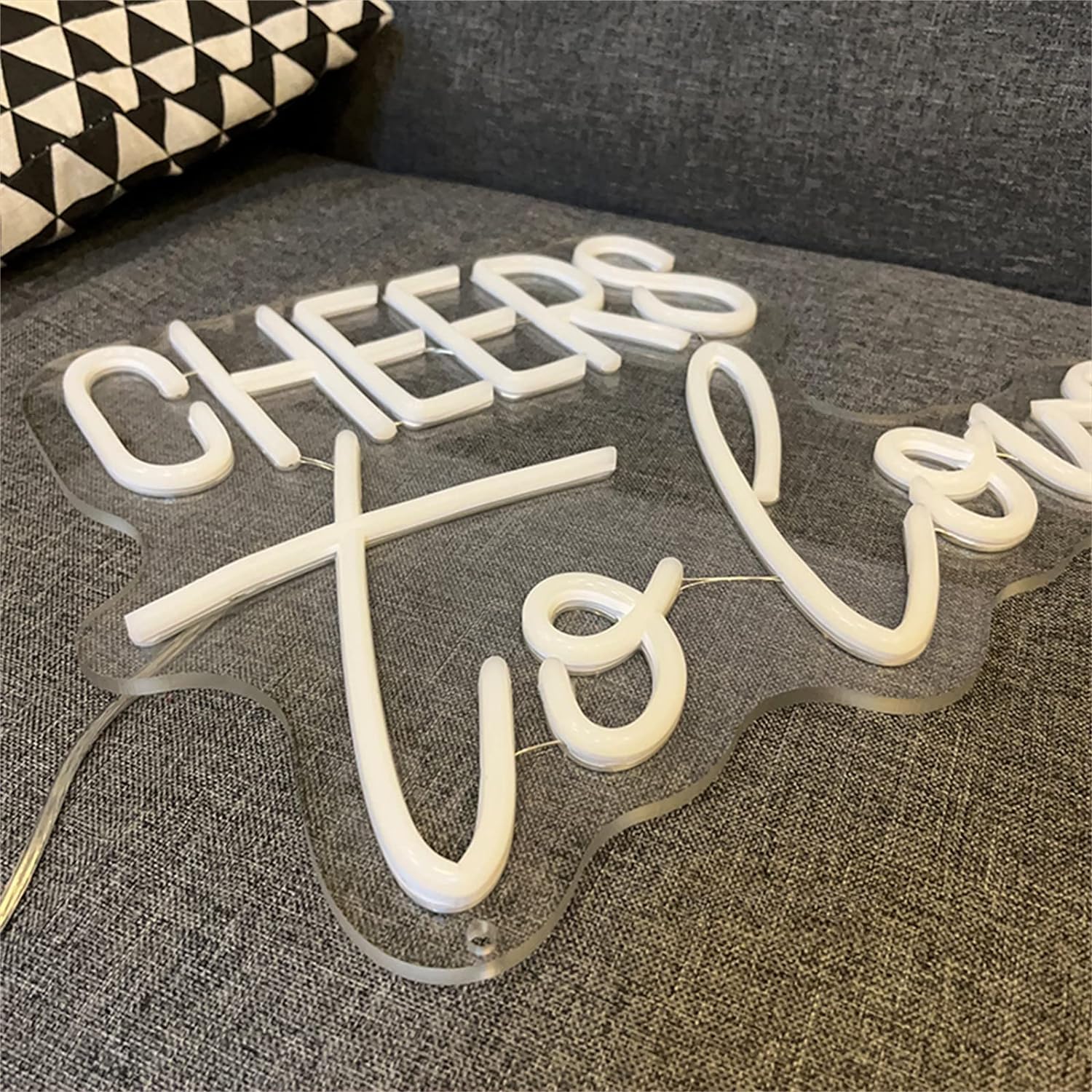 Akrylowy podświetlany napis Neon LED Light Sign Cheers to Love Niestandardowe neony, dekoracje domowe na przyjęcie Neony LED, wiszące na ścianie akrylowe lampki nocne Szyld świetlny 60x44cm Znak świet