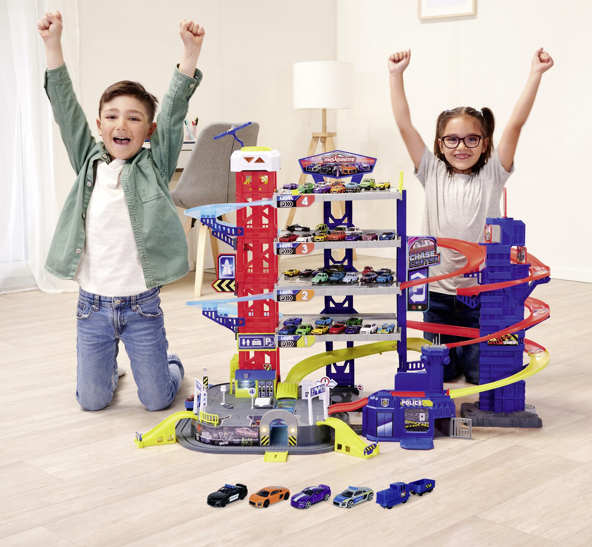 Majorette – Super Chase Center - Parking de 6 Pisos, con persecución, Garaje para niños a Partir de 5 años, Incluye Coches de Juguete, Tren, Ascensor, luz y Sonido, Negro