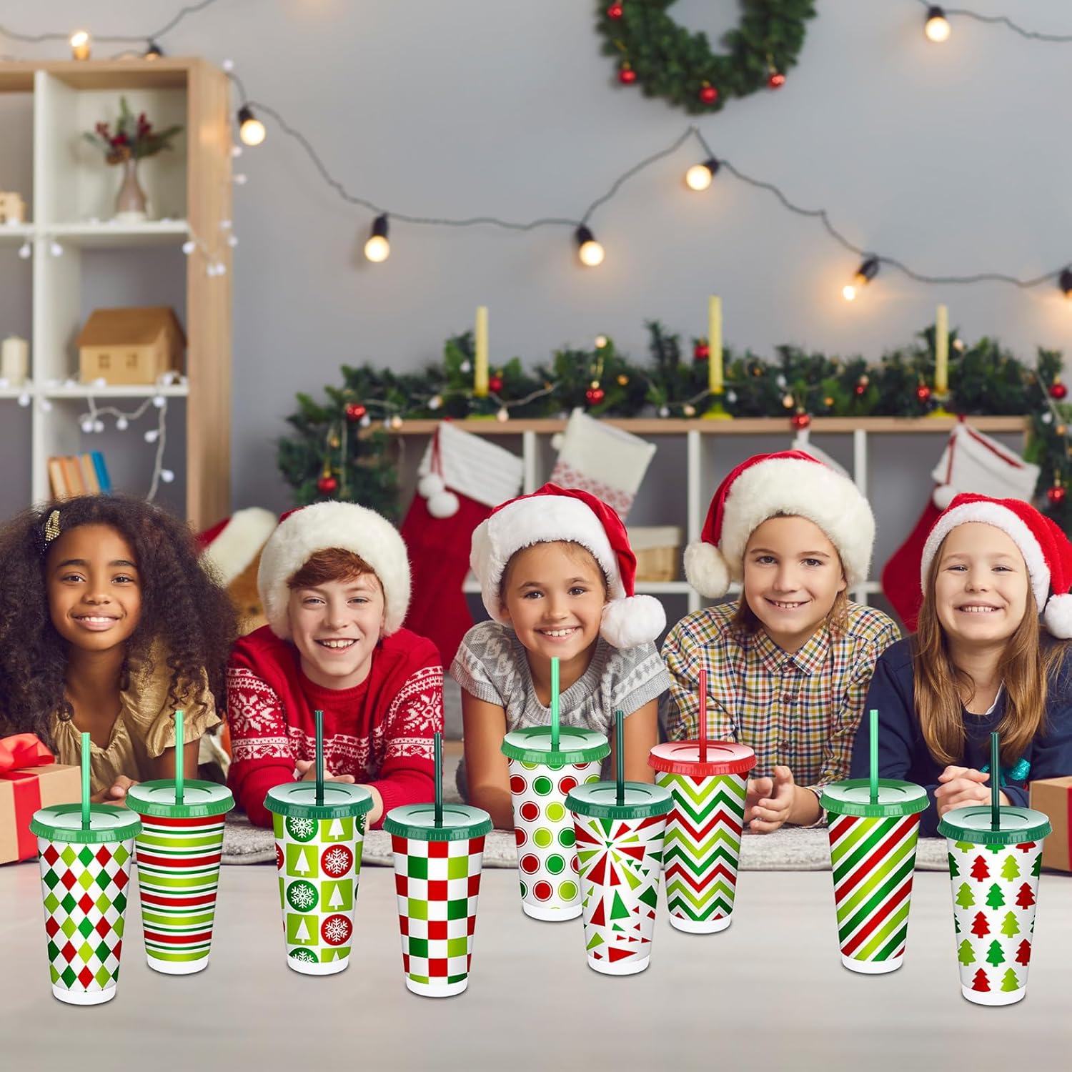 Nuogo 12 Pcs Christmas Reusable Coffee Cups with Lids and Straws 24 oz Red Green Polka Dot Striped Plastic Cups Xmas Party Supplies Coffee Tumblers Mugs Gifts for Hot Cold Drinks, 12 Styles - Image 6