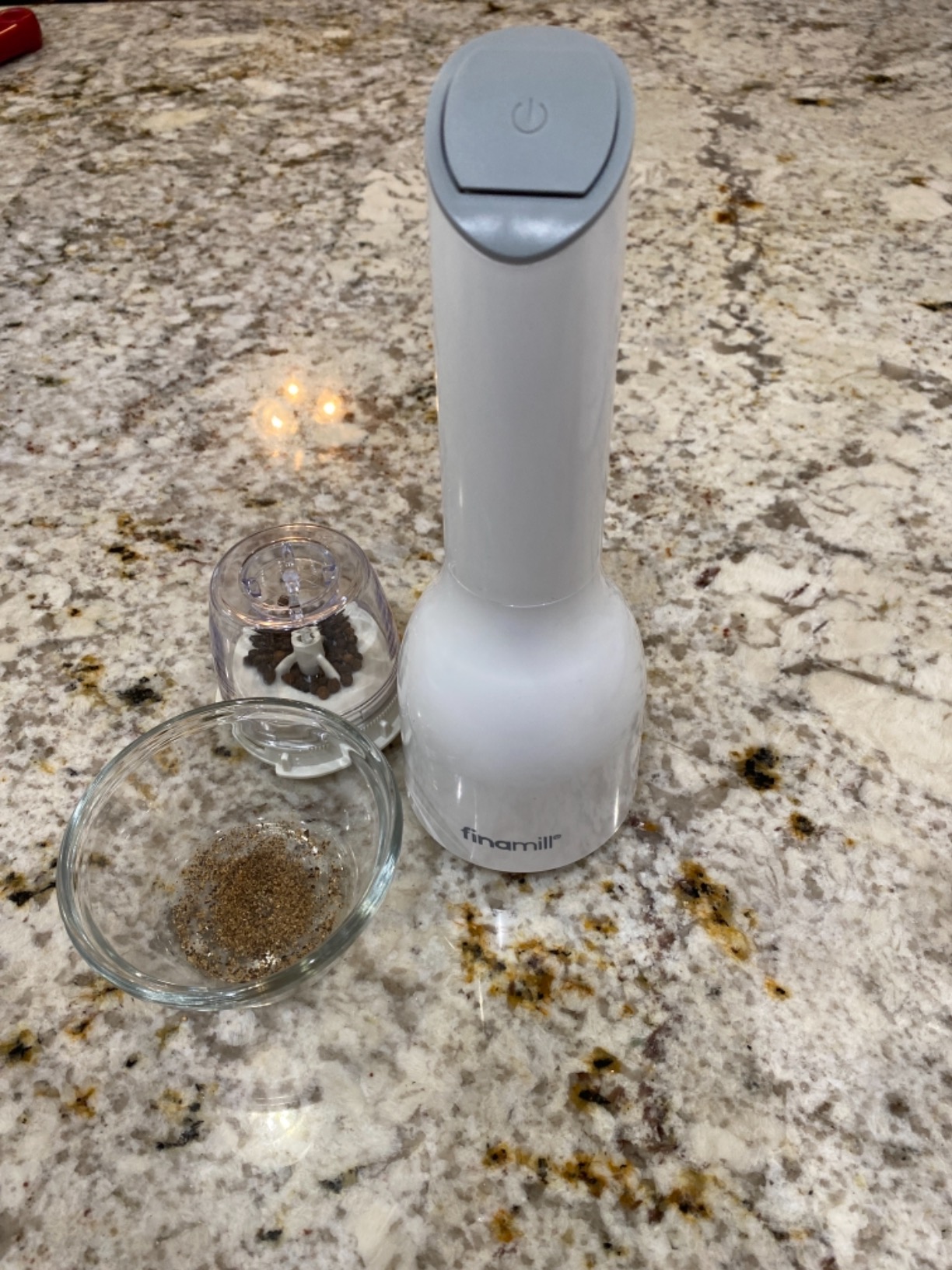 FinaMill – Award Winning Battery Operated Pepper Mill & Spice Grinder in One. Adjustable Coarseness. Ceramic Grinding Elements. One Touch Operation with LED Light. includes 2 Quick-Change ProPlus Pods photo review
