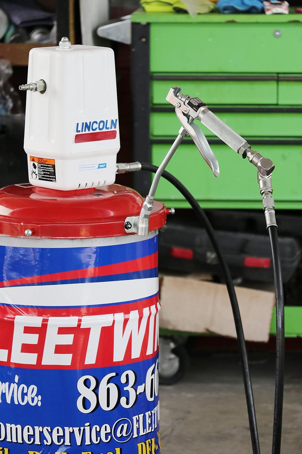 Lincoln 917 High Pressure 50:1 Pneumatic Air Operated Grease Pump, 120 lb. Drums, Drum Cover, Roll Around Base, Follower Plate, 7' Hose, Control Valve